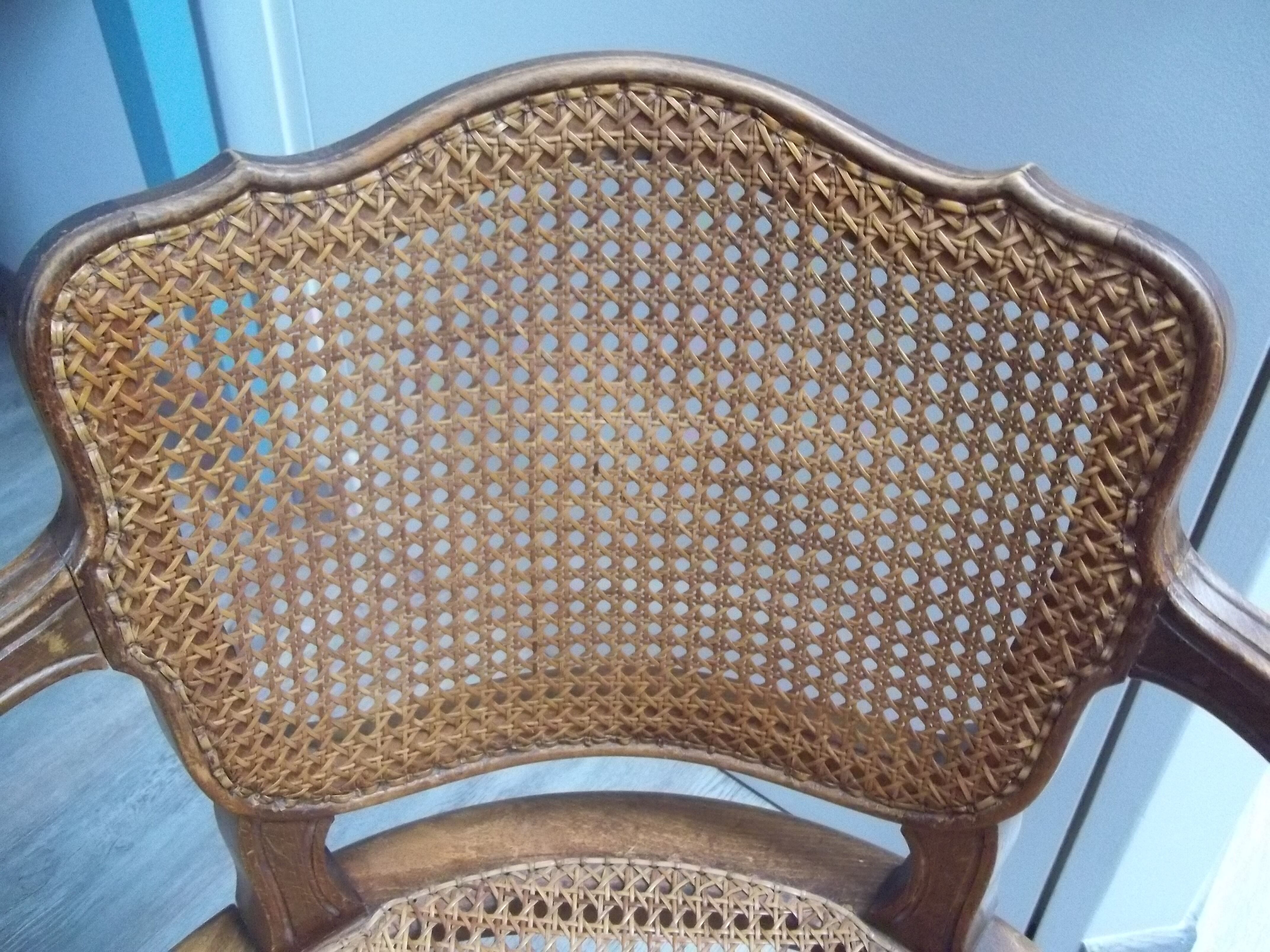 Fauteuil cabriolet canné de style Louis XV
