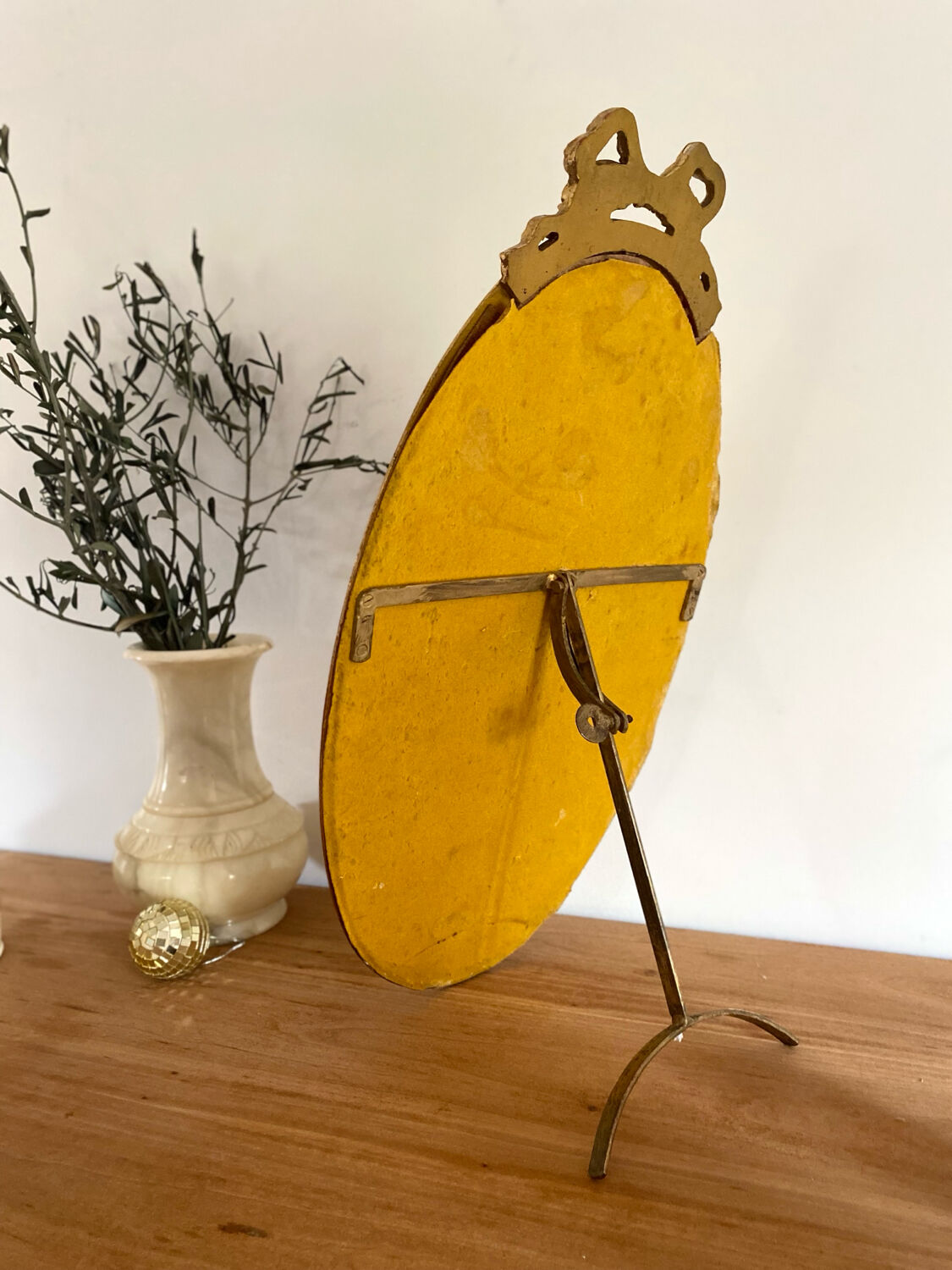 Miroir ovale sur pied du XIXe siècle