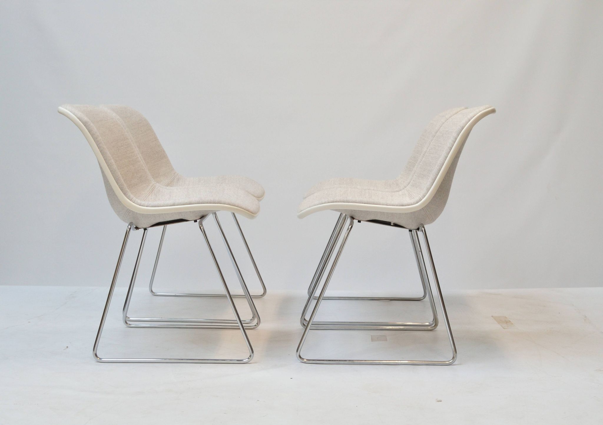 Set of 4 Spirit dining chairs by Hajime Oonishi for Houtoku/Artifort, 1970s.