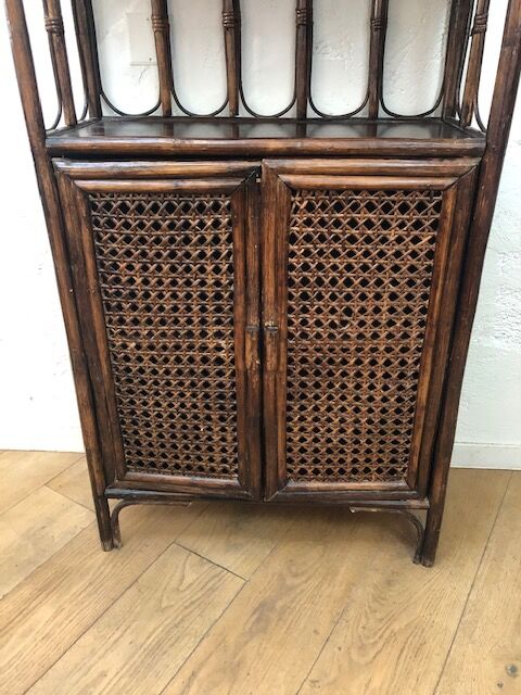 Shelf rattan library