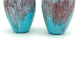 Paire de petits vases bleu turquoise en grès flammé  lie de vin