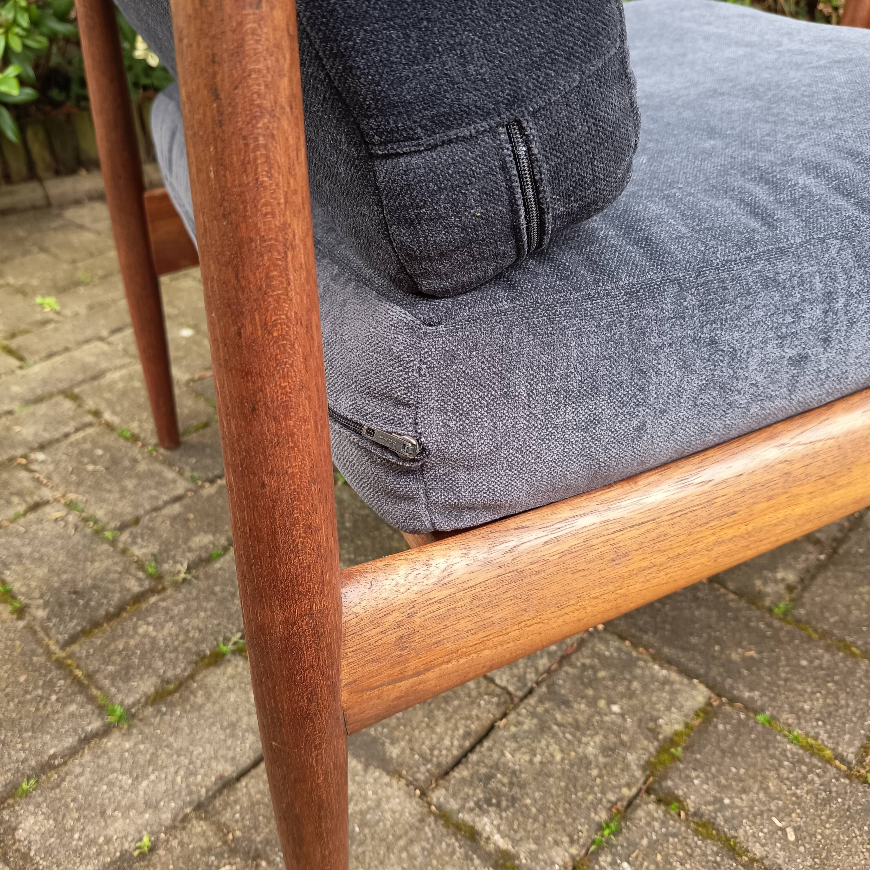 Pair of Knoll Antimott armchairs, 1960