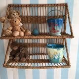 Wicker shelf to hang