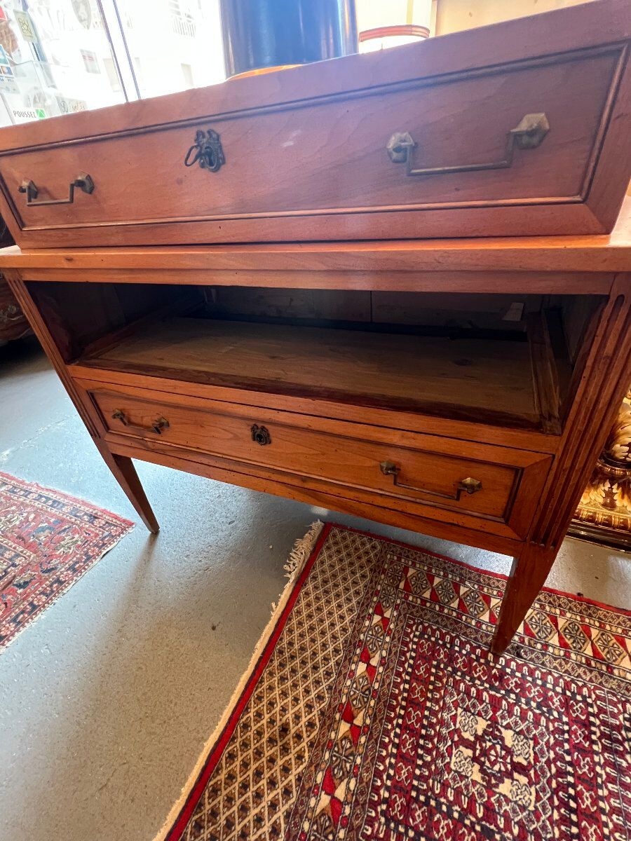 Louis XVI jump commode, 18th century, made of solid walnut.
