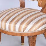 Fauteuil Biedermeier restauré en noyer, Josef Danhauser, Vienne, Autriche, années 1820