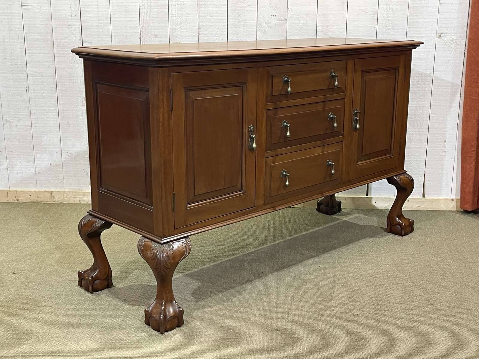English enfilade from the early 20th century in mahogany.