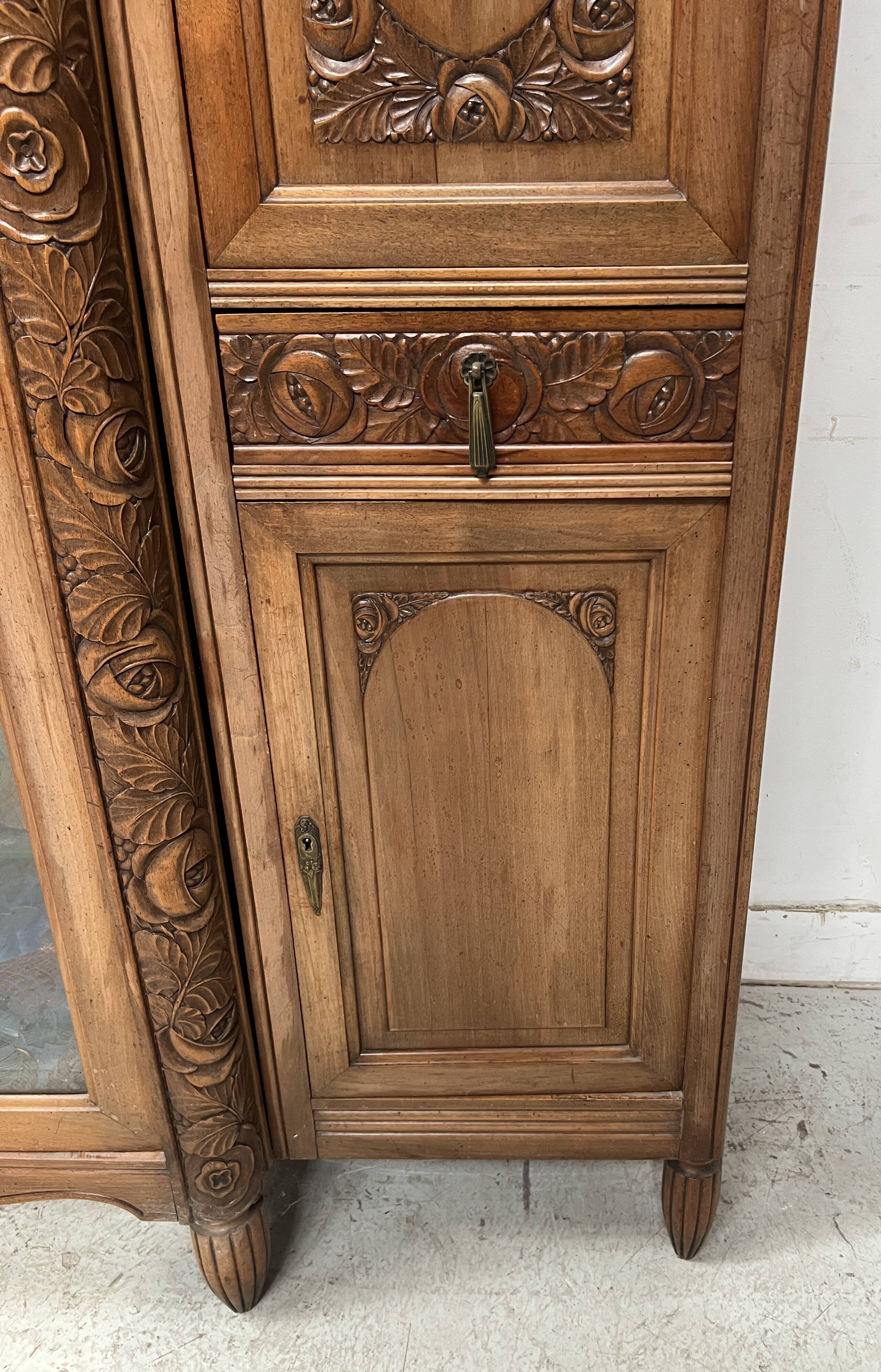 Art Deco buffet in solid walnut, 20th century.
