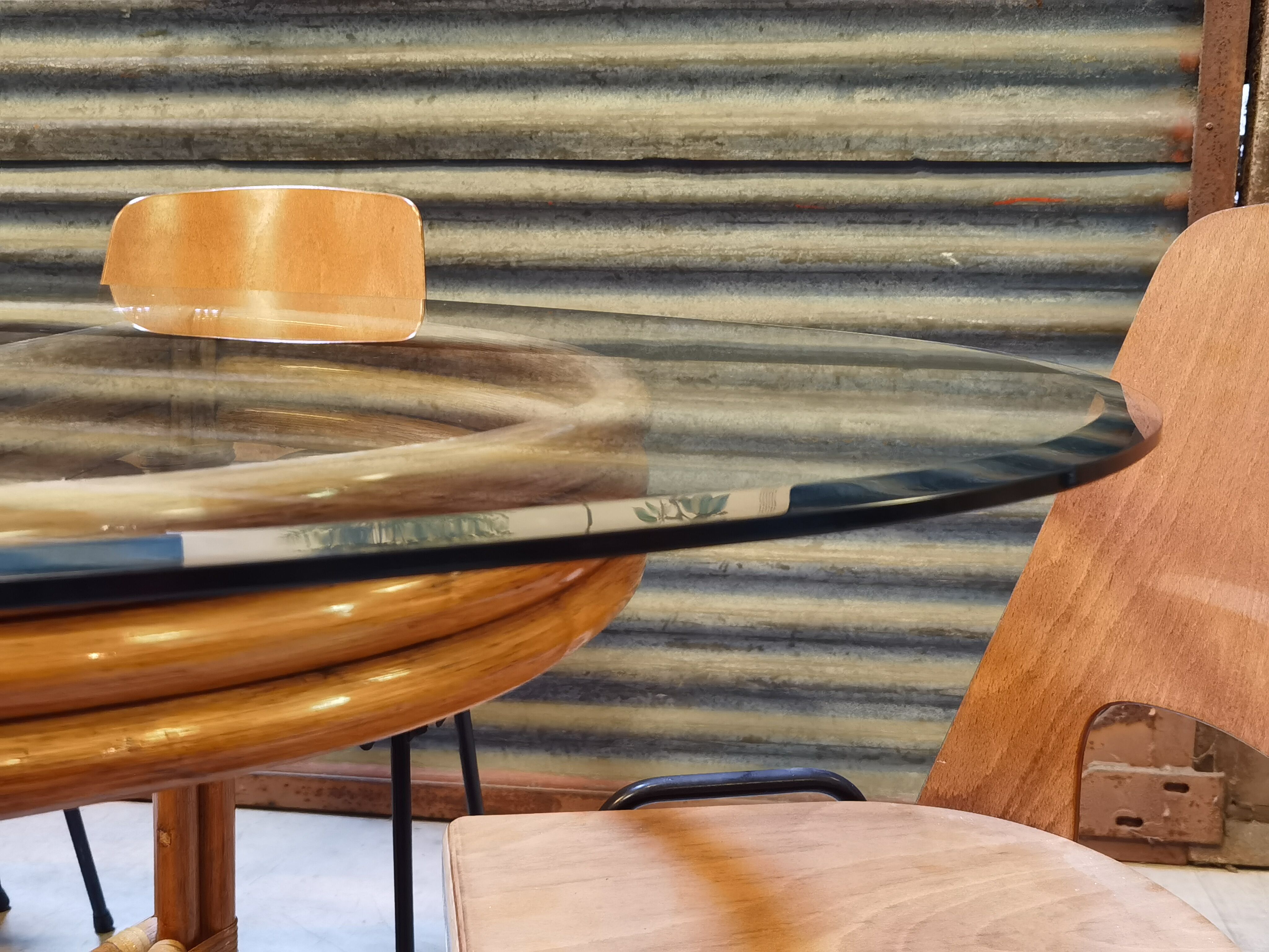 Dining table in rattan and glass 1960