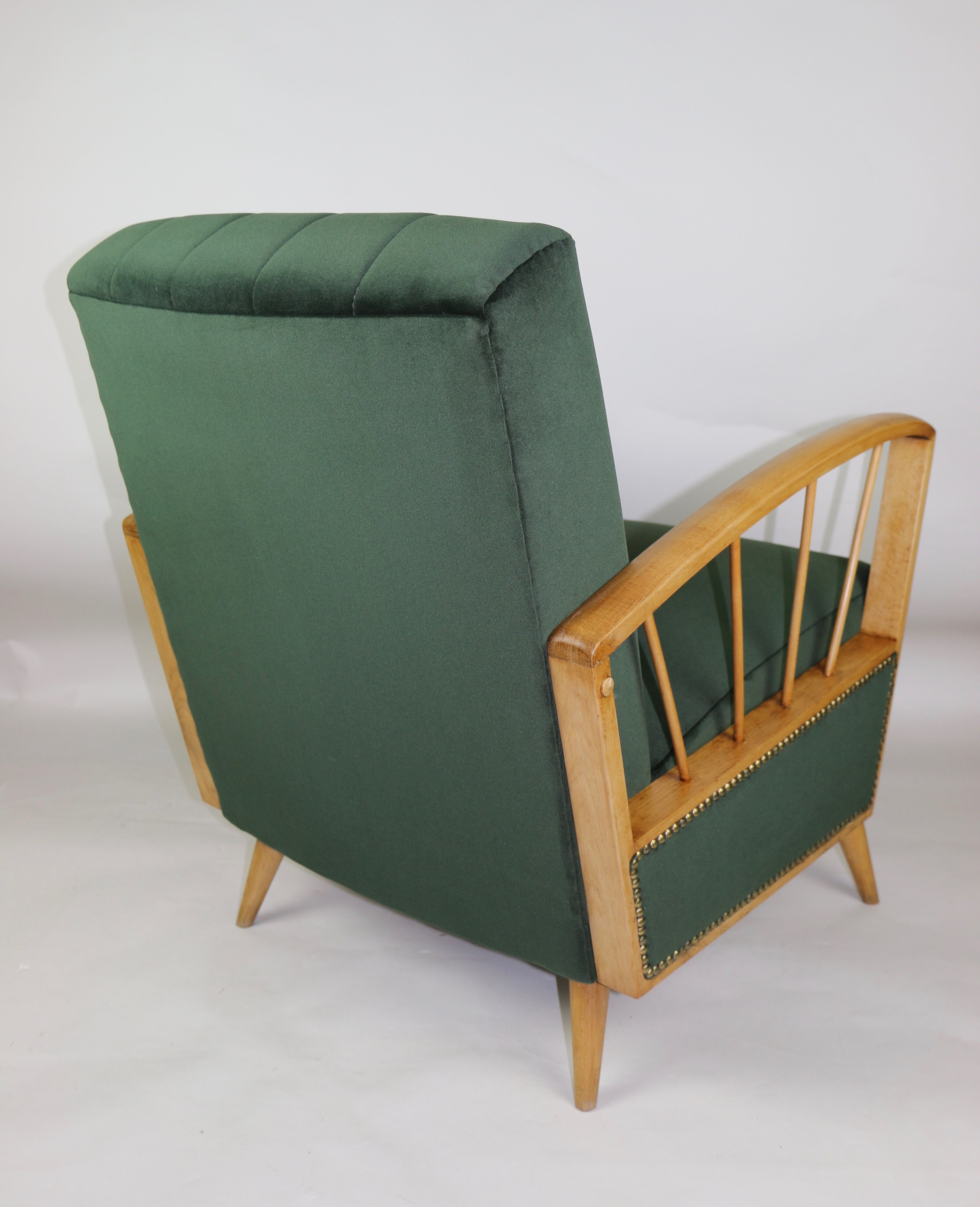 Fauteuil en velours d’olive, années 1970