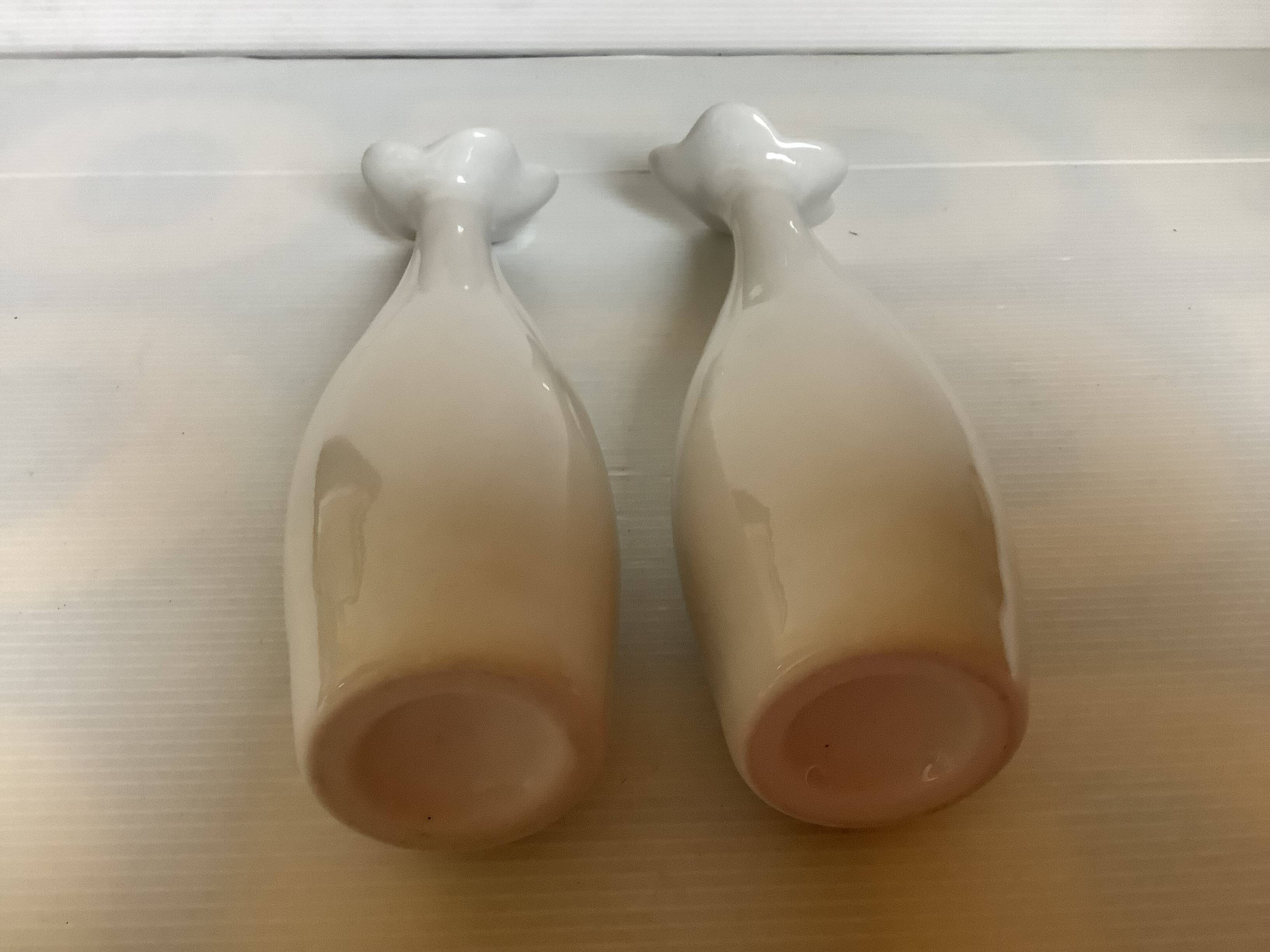 Pair of bowling pin-shaped single-flower vases