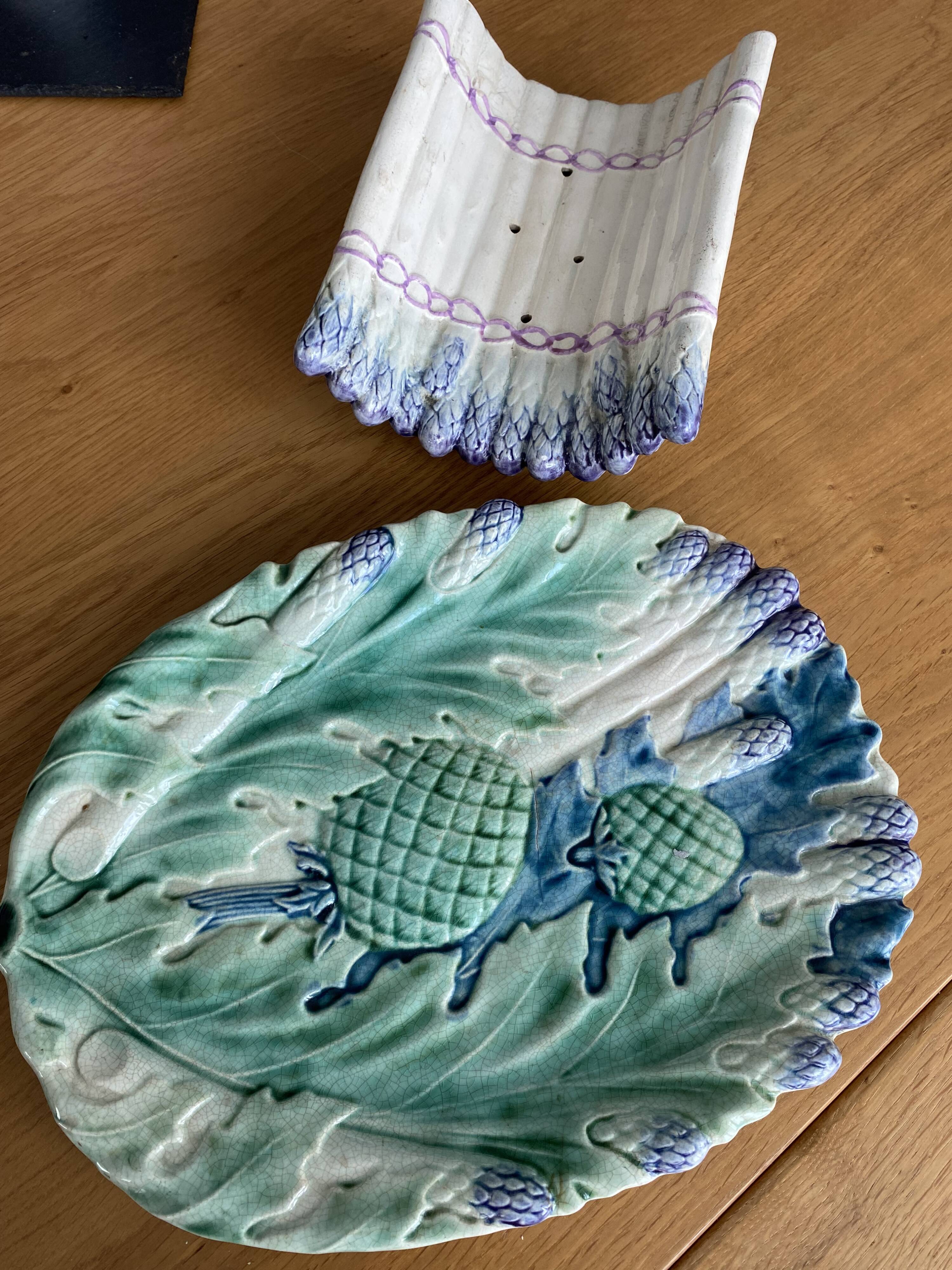 Asparagus dish with drainer