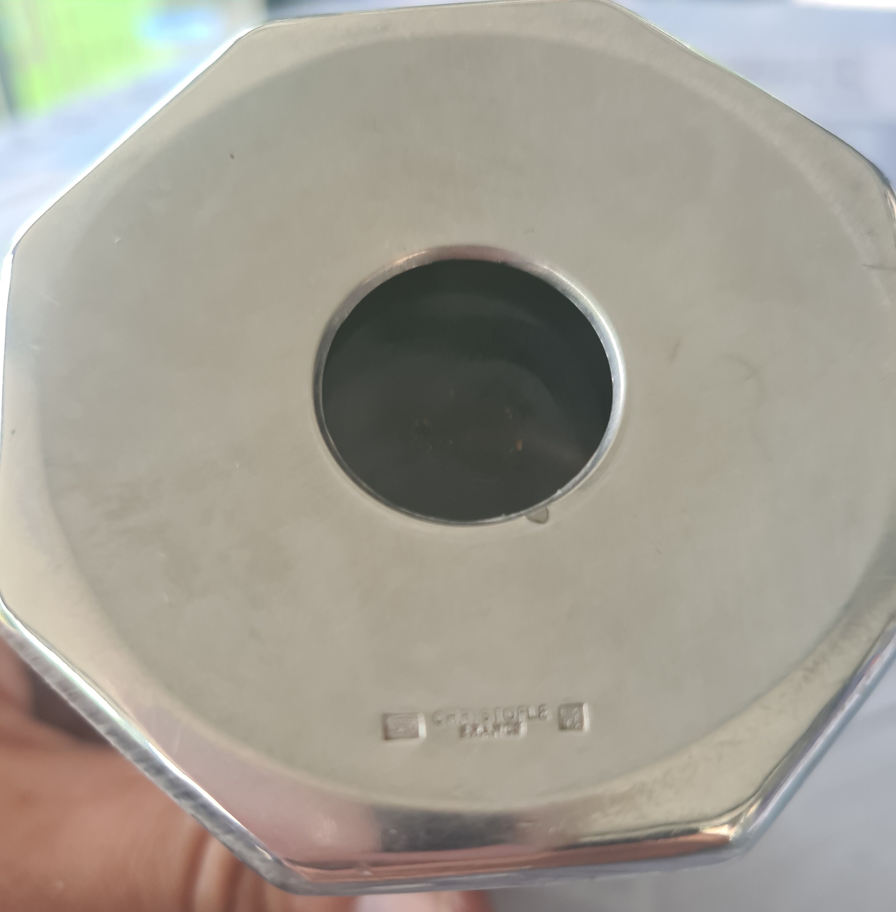 Table container from Christofle in silver-plated metal.