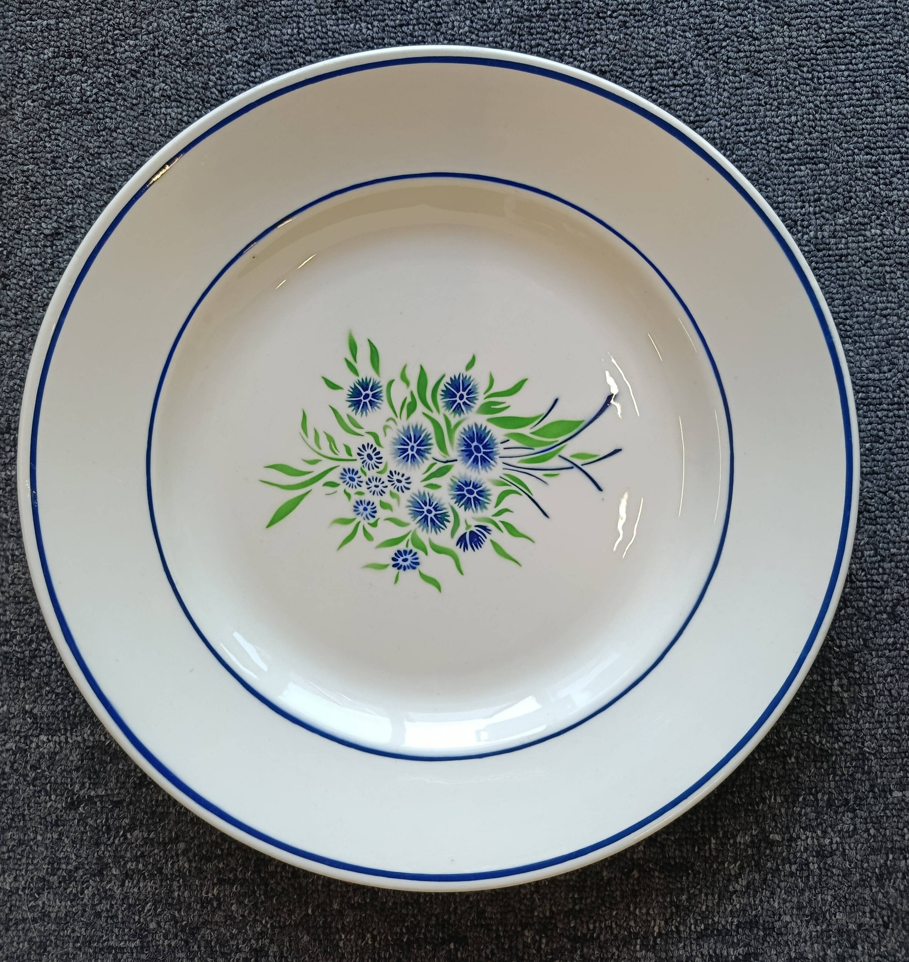 Grand table service Francine, Faïencerie de Badonviller, early 20th century.