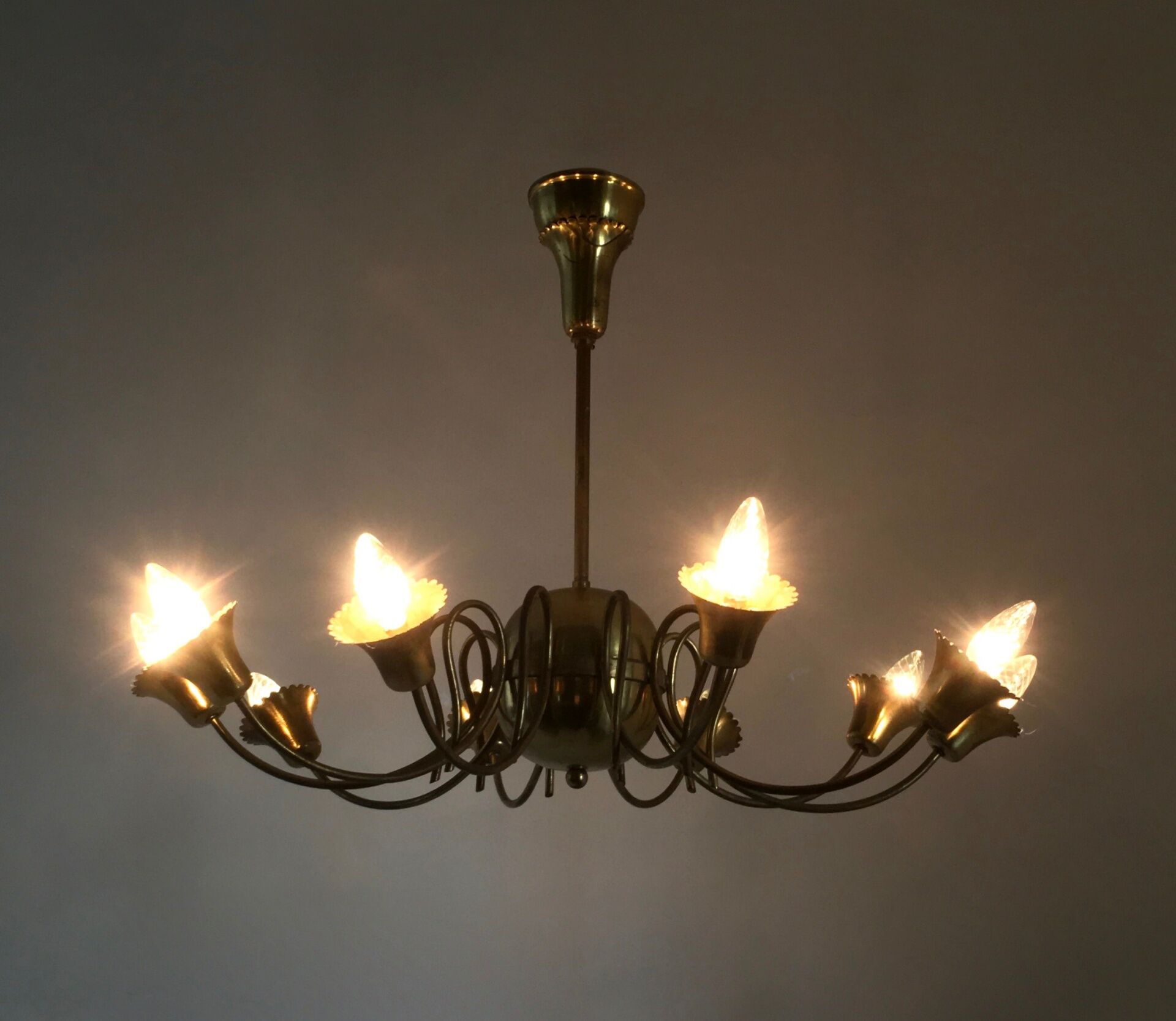Beautiful Vintage Round Brass Chandelier with 10 Lights, Italy