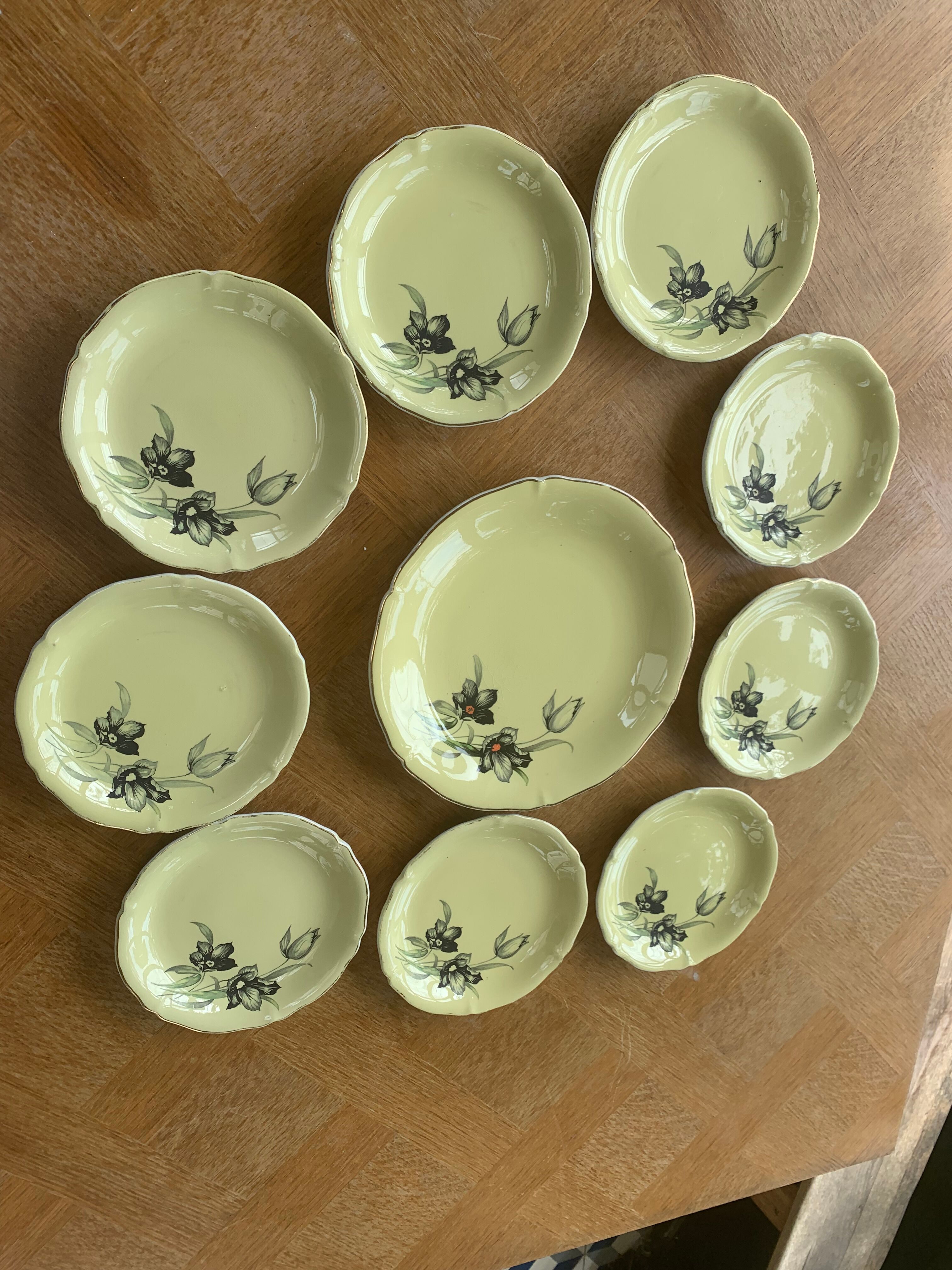 Cake set in yellow earthenware pattern black tulips ceranord Saint-Amand Vintage
