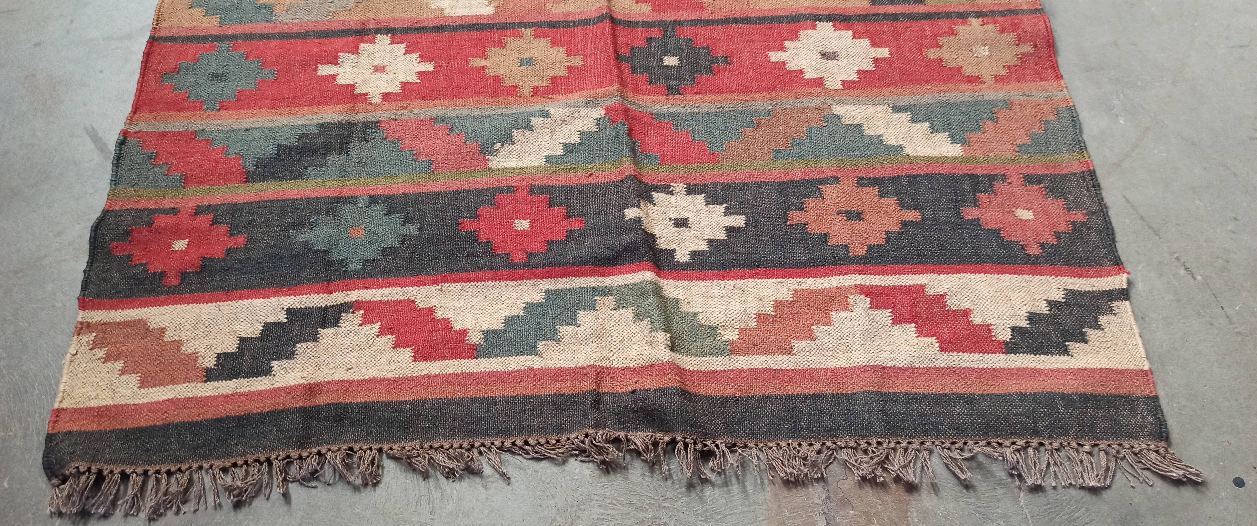 Kilim rug in jute and cotton. 150cm x 255cm