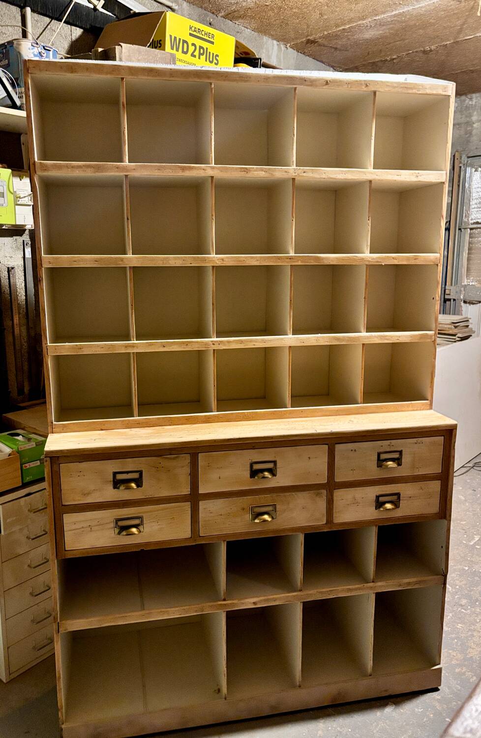 Trade furniture with lockers
