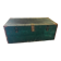 Coffre vert de munition avec lettres dessus
