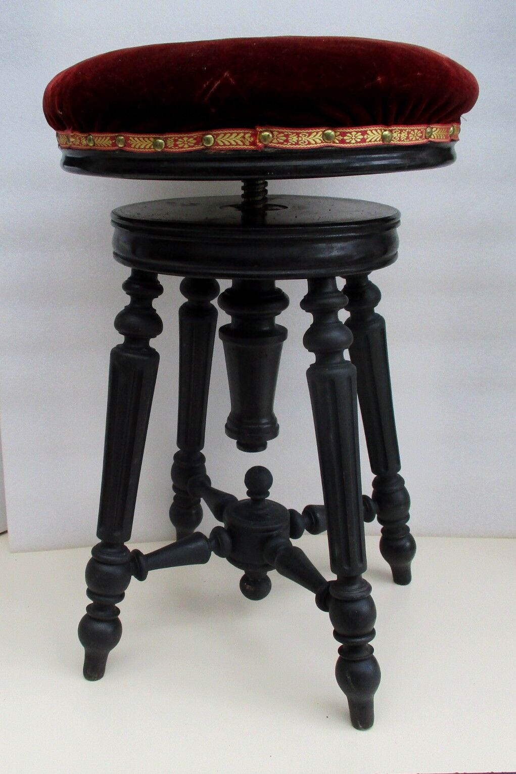 Napoleon III piano stool
