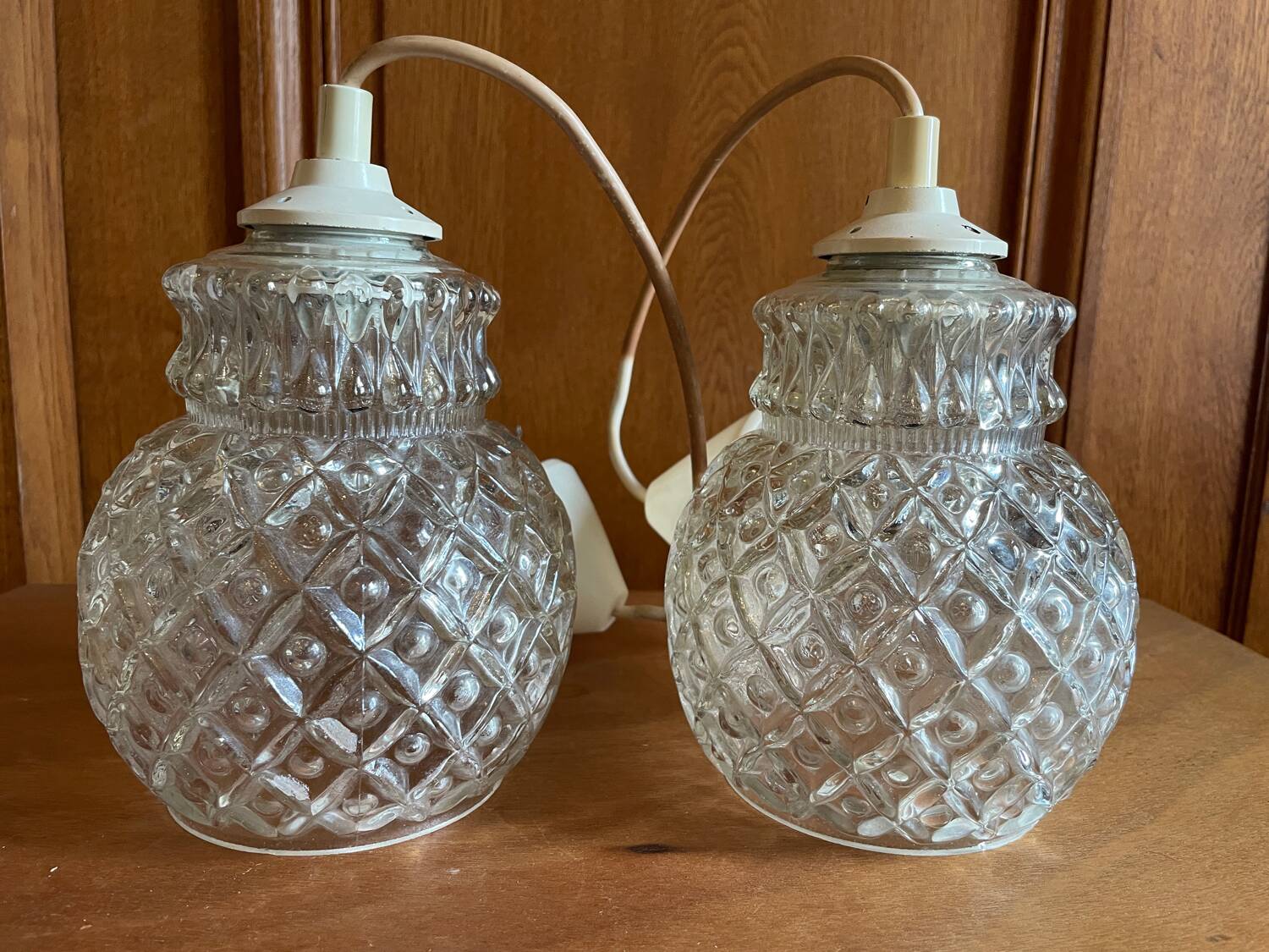 2 baladeuses suspensions en verre moulé vintage