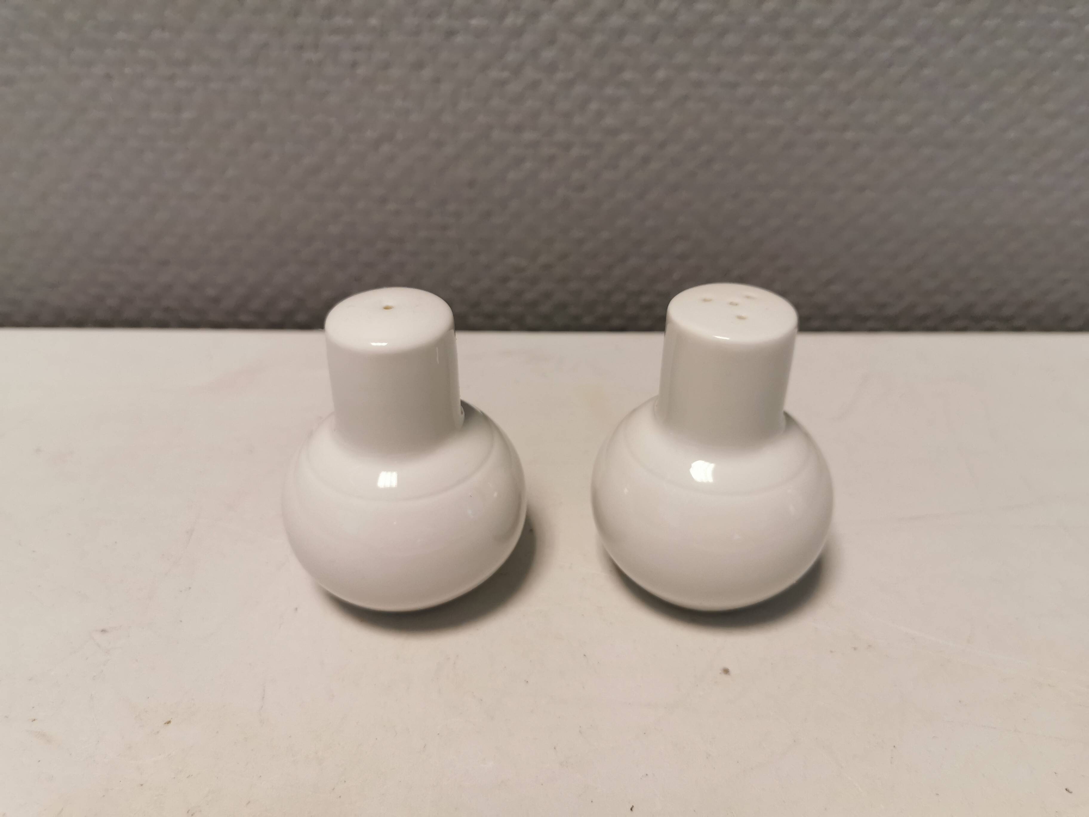 Bing and Grondahl (B&G) Salt and Pepper set No 531/541 model Casablanca estimated 1950s Denmark.