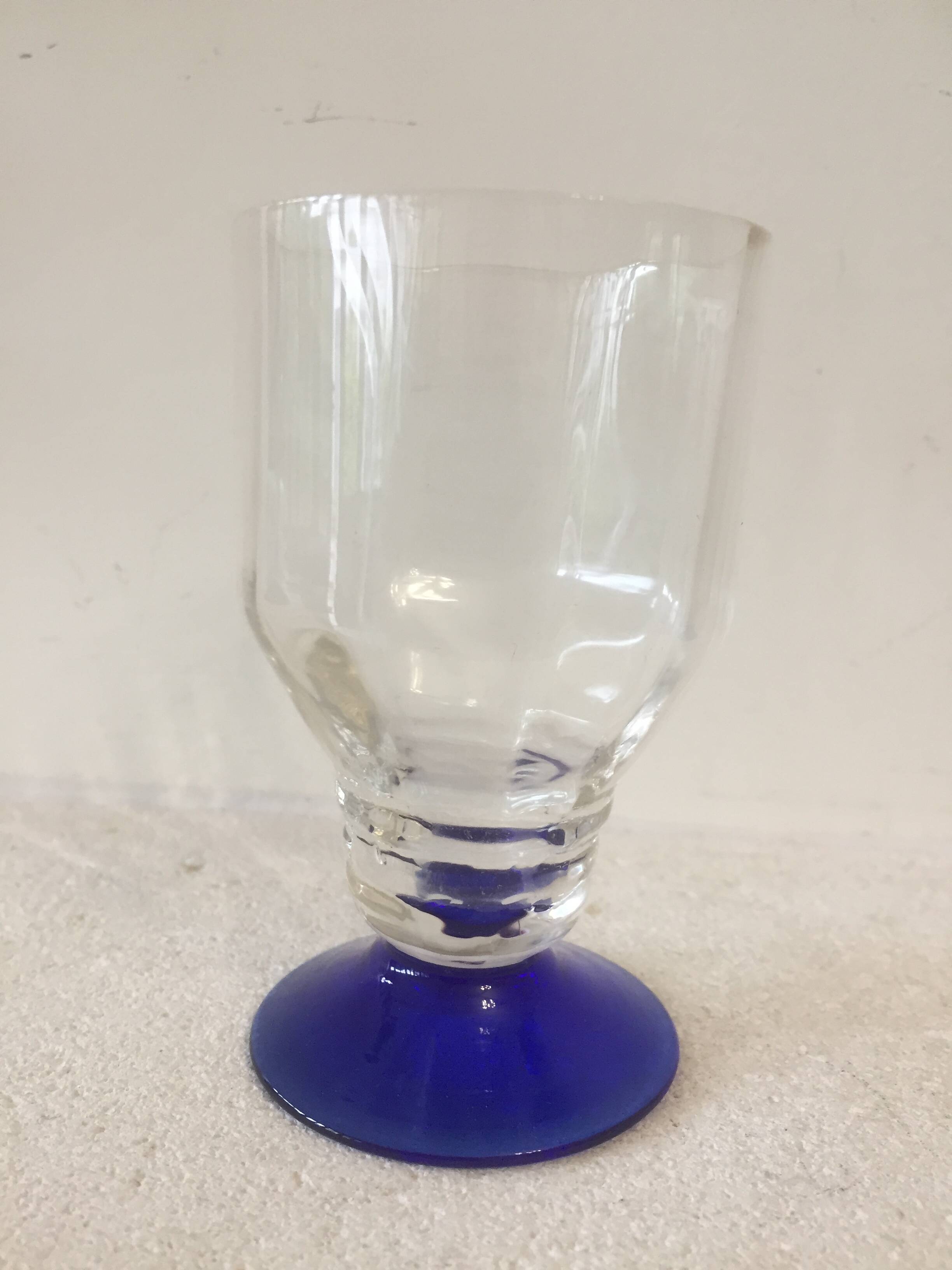 8 glasses - digestive liqueur aperitif - blue foot - art deco -