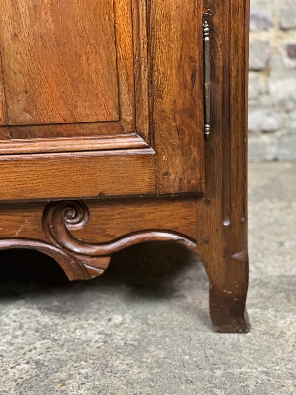 Buffet haut de style Louis XV en bois sculpté époque fin XVIII eme
