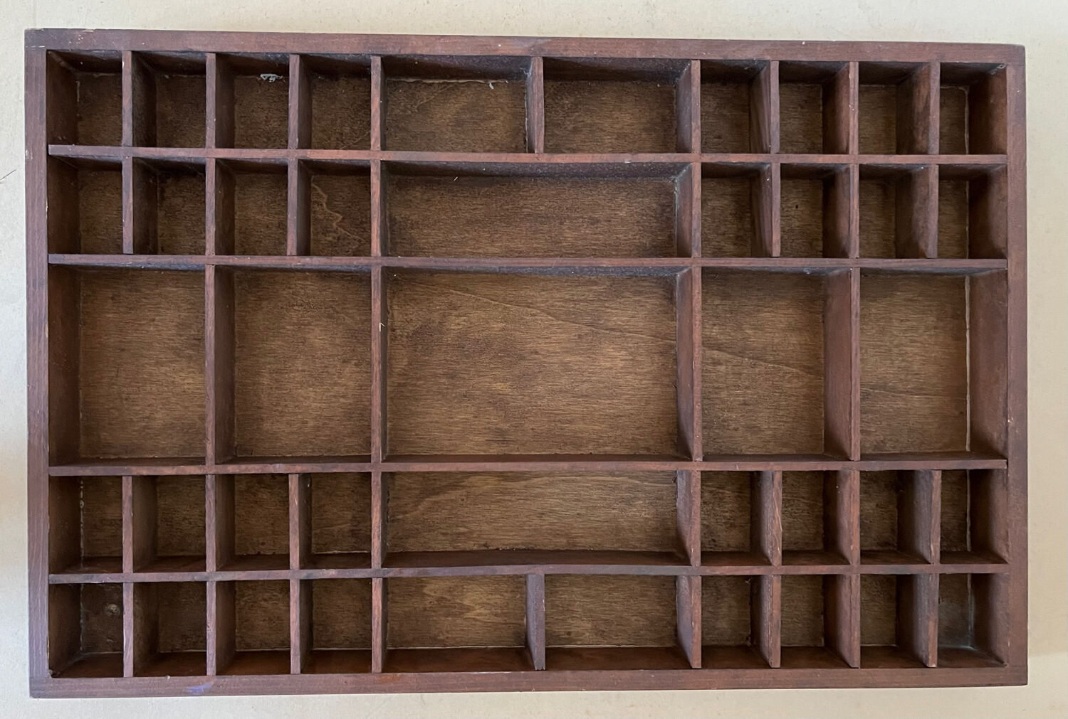Wall shelf for miniatures
