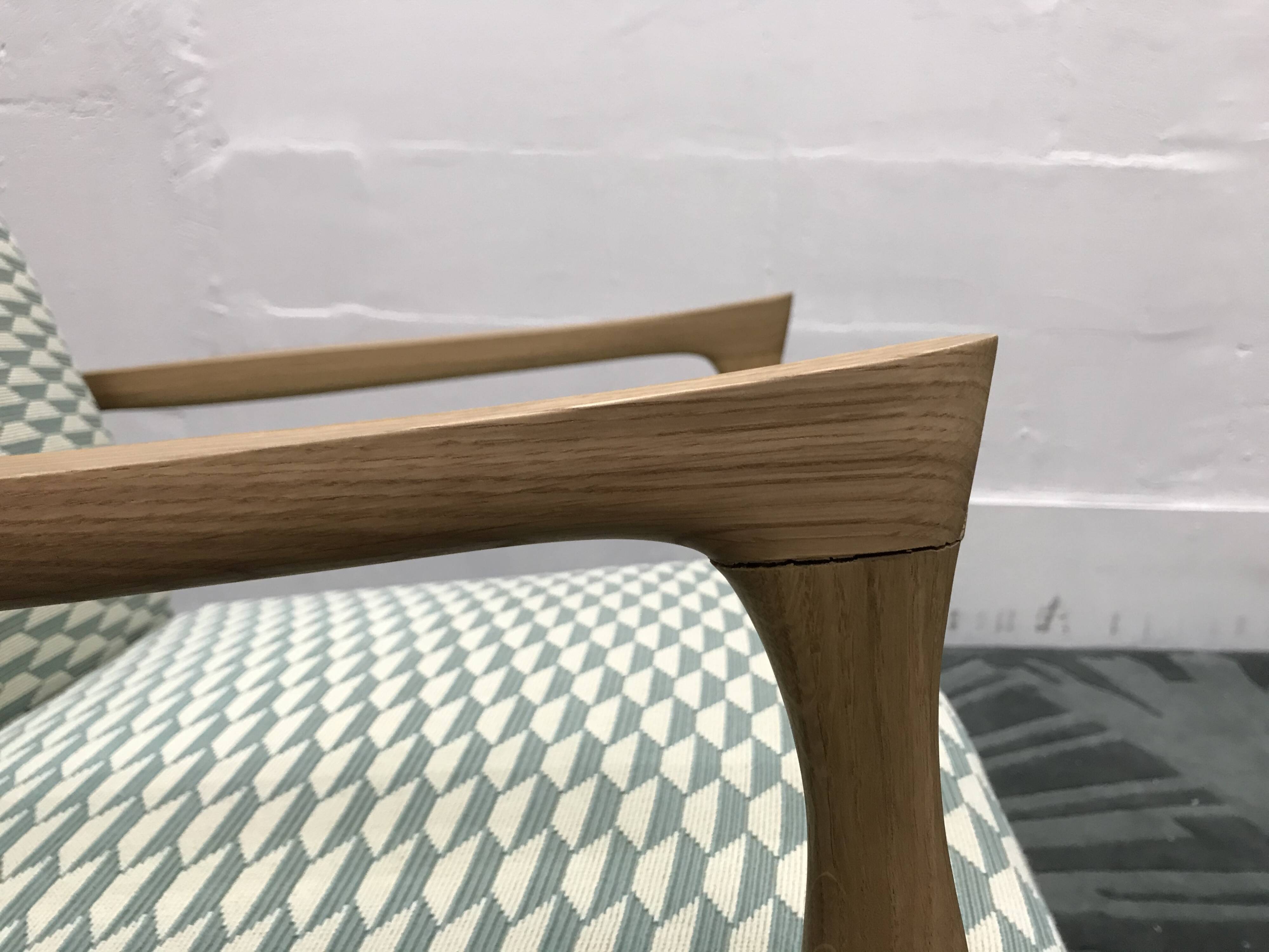 Floating Bakou Celadon Red Edition chair