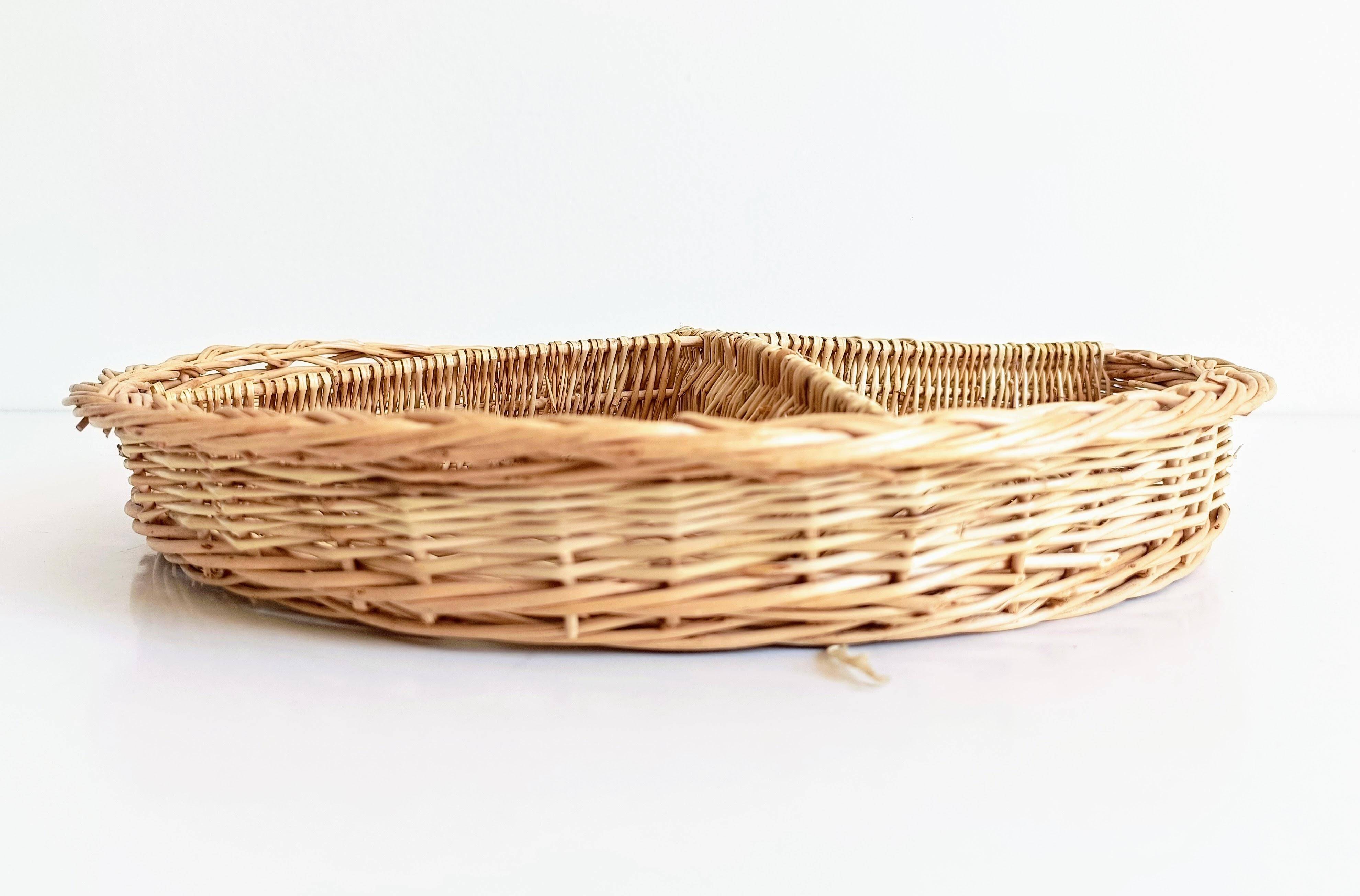 Rustic French Provence Wicker Basket Centerpiece / Vide-Poche – Mid 20th Century