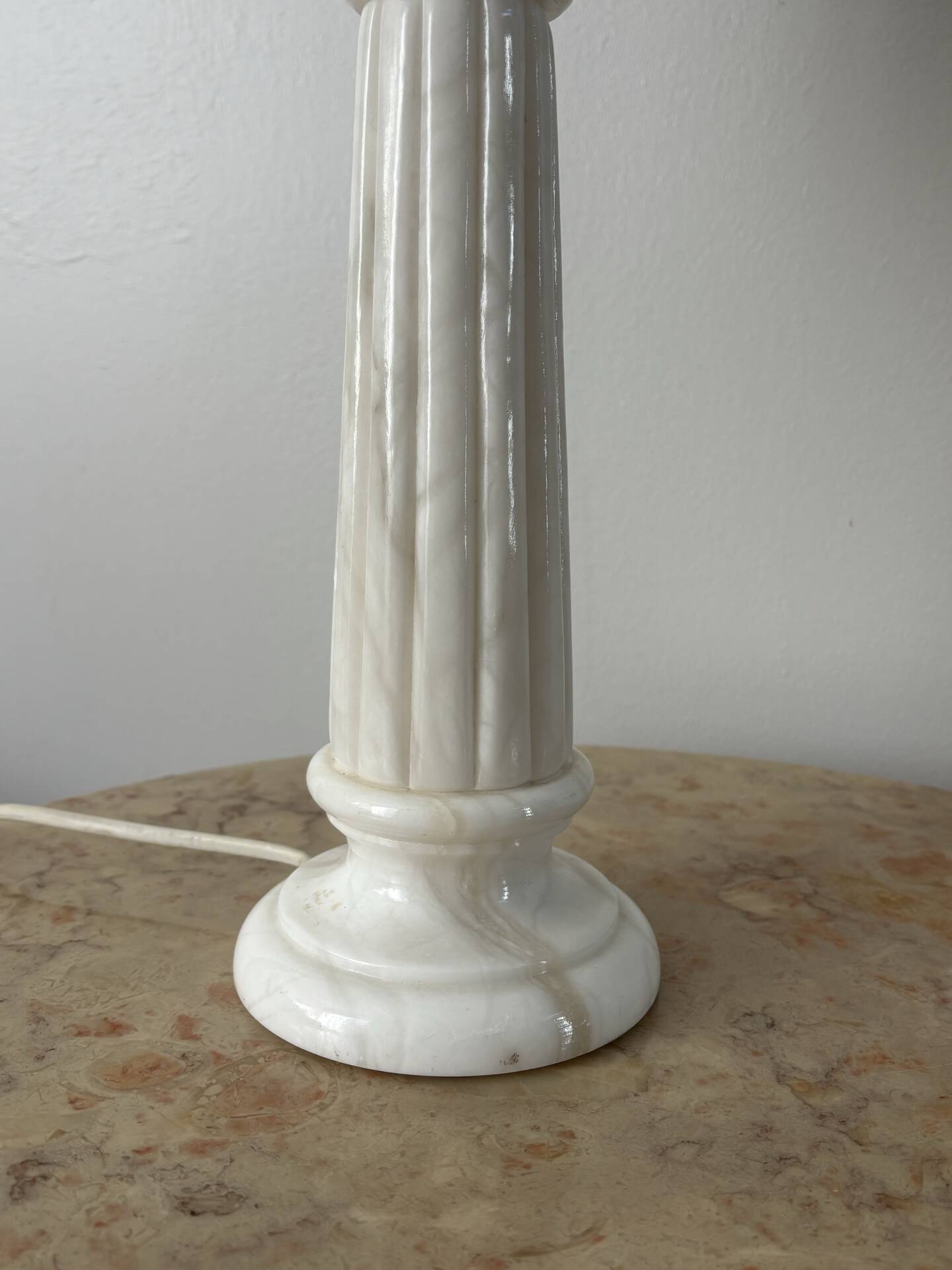 Alabaster column lamp