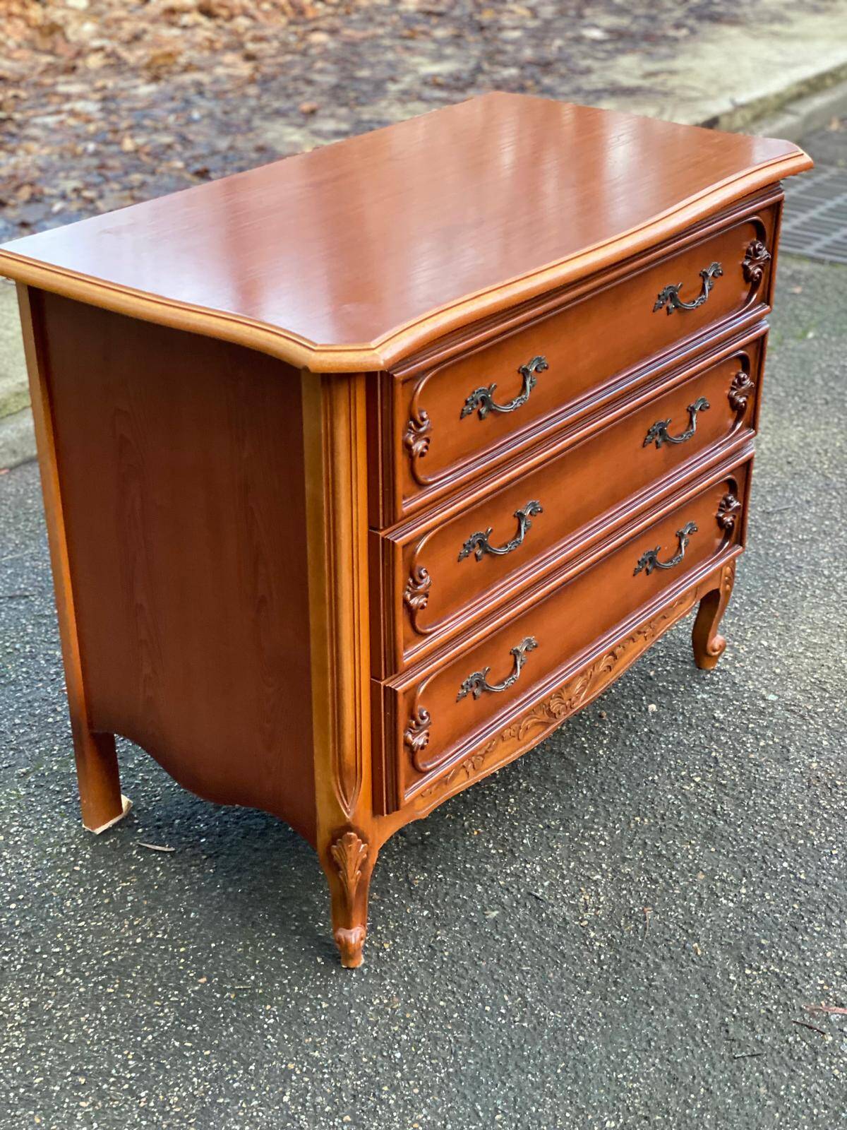 Commode vintage Louis XV en bois imitation des années 80