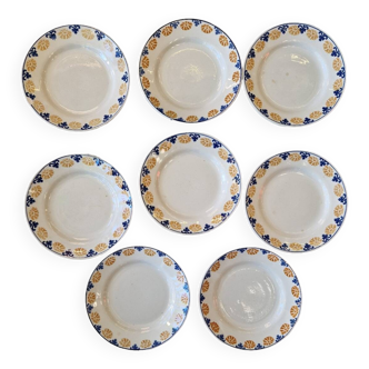 Set of 8 Saint Amandinoise flat plates model 3529