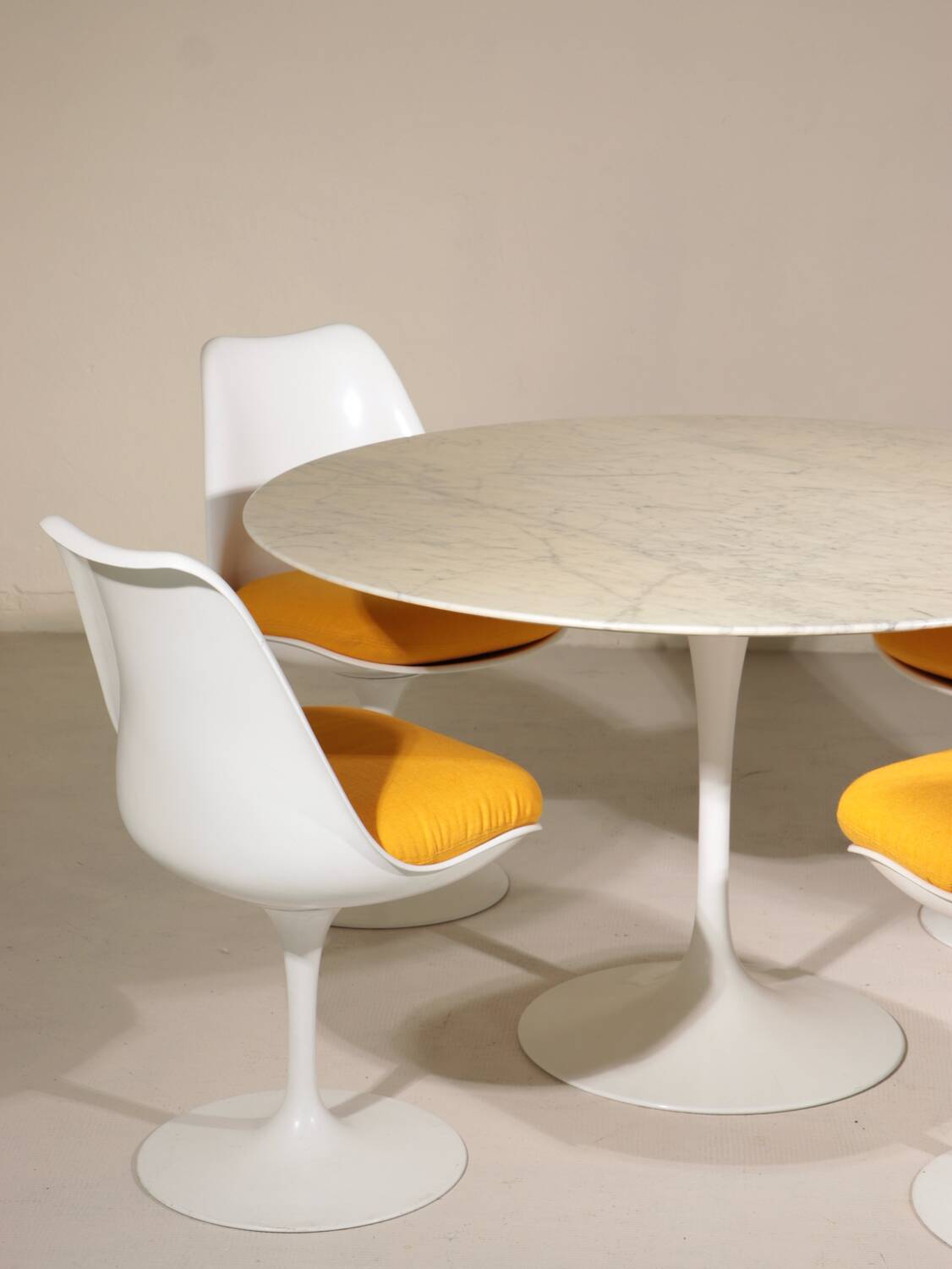Saarinen Knoll Dining Room Set