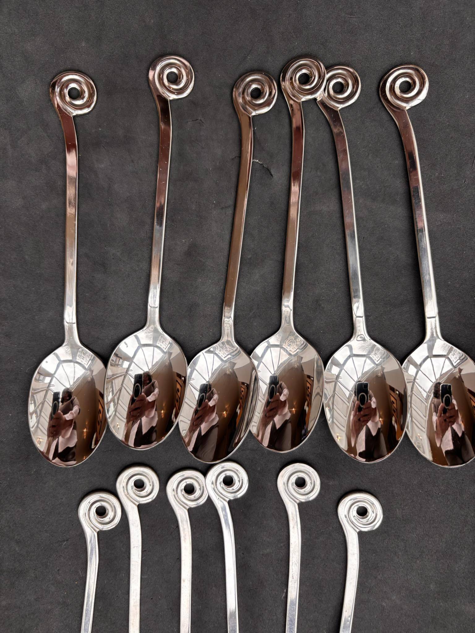 18-piece steel cutlery set