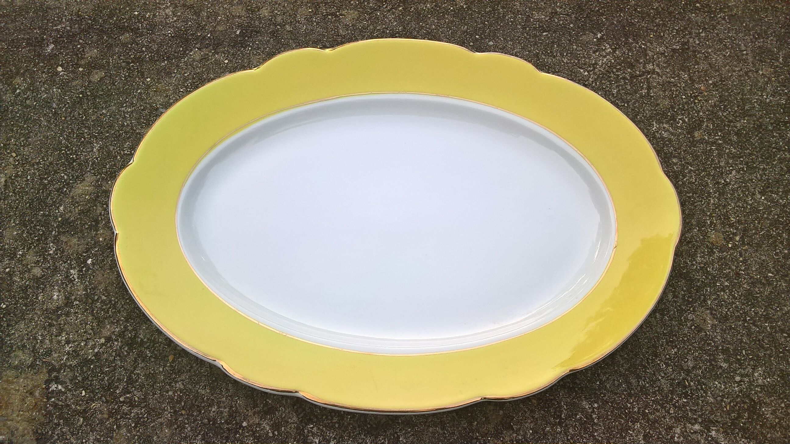 Plat K&G Luneville modèle "Jonquille"