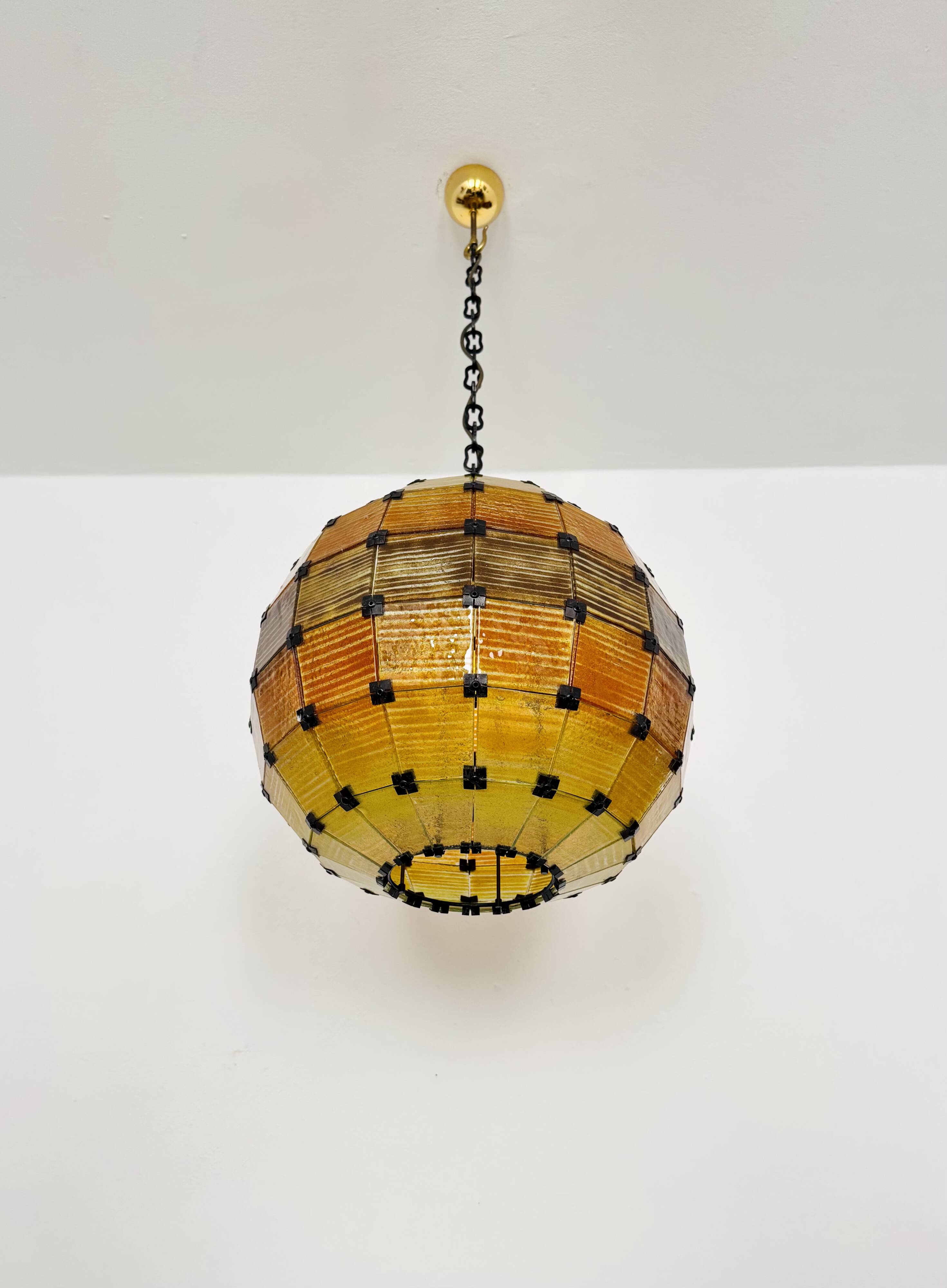 Suspension boule en verre coloré, 1960