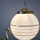 Suspension globe vintage art déco en opaline blanche et dorée