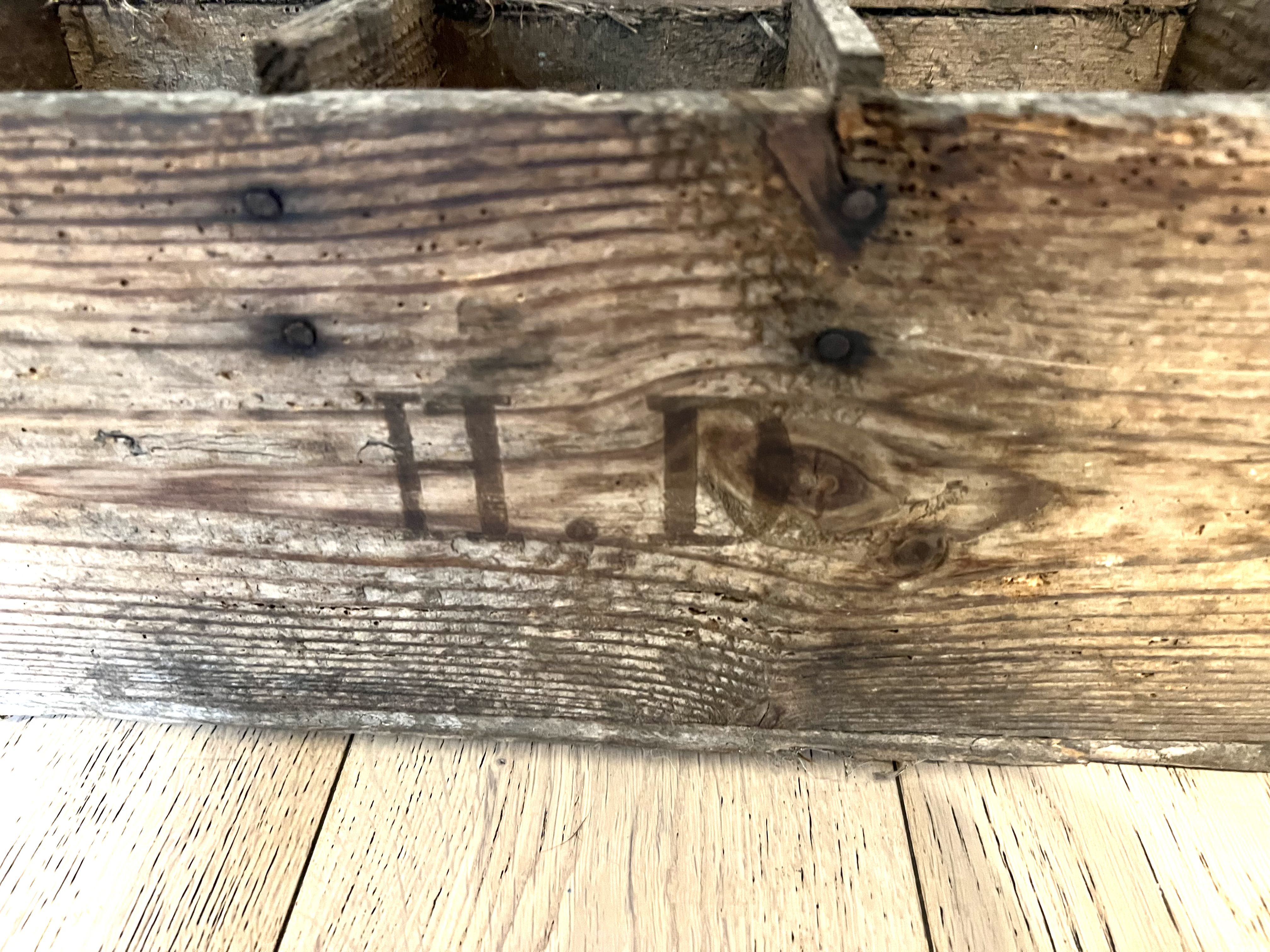 Vintage wooden wine case locker old bottle with HD monogram