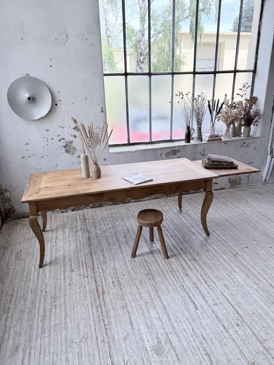 Farm table cherry wood with curved legs, 19th century.