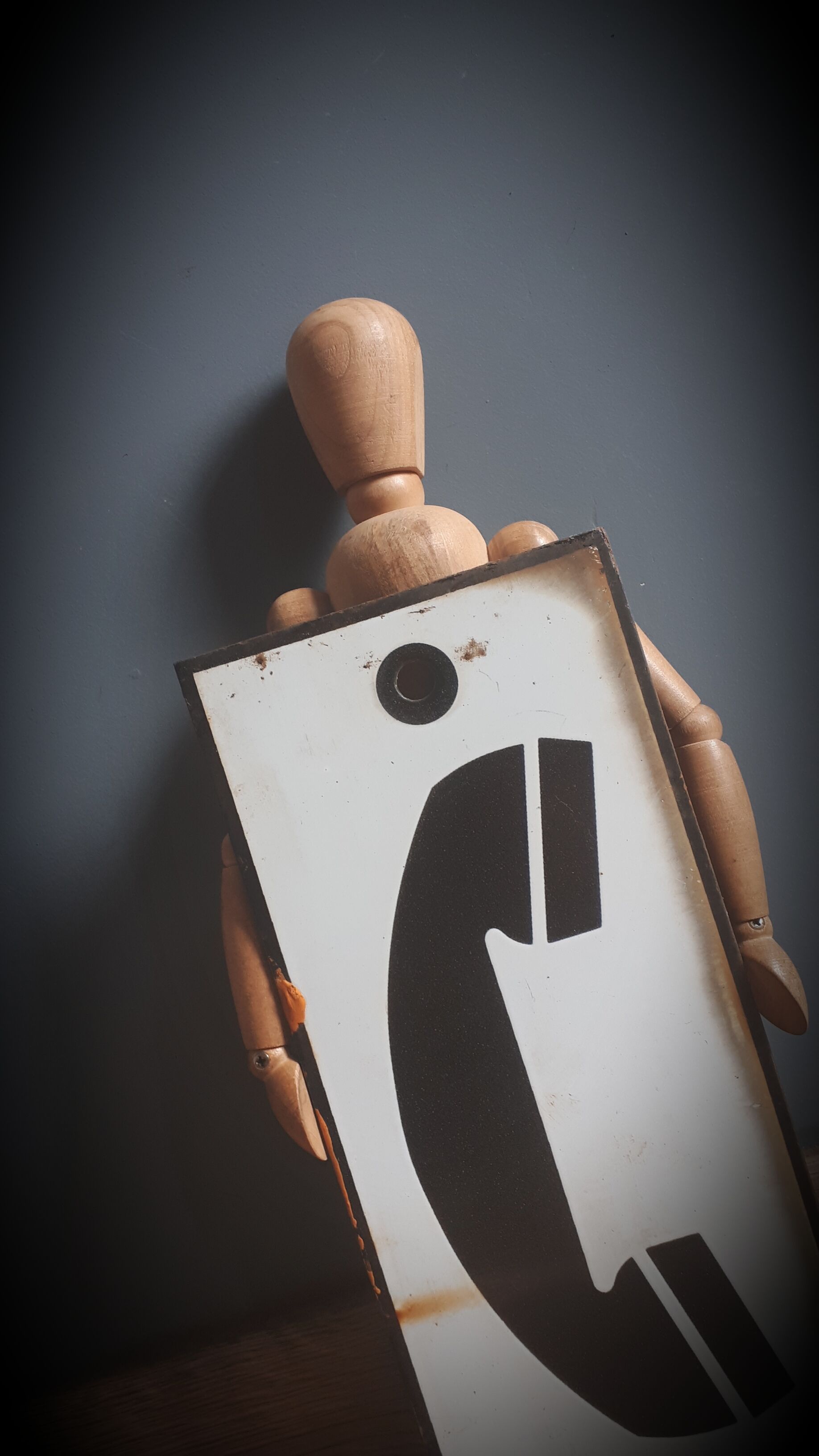 Enamelled phone plate