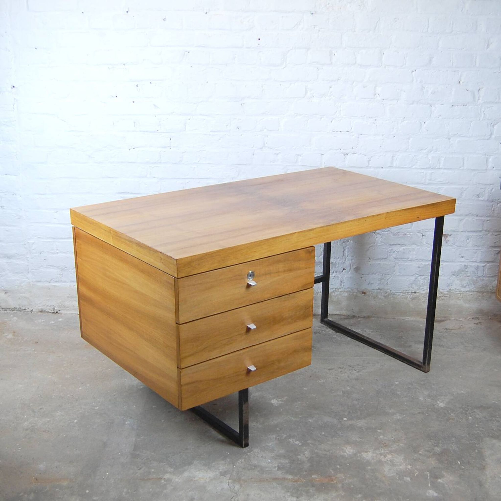 Vintage "Huissier" desk by Pierre Guariche for Meurop 1961