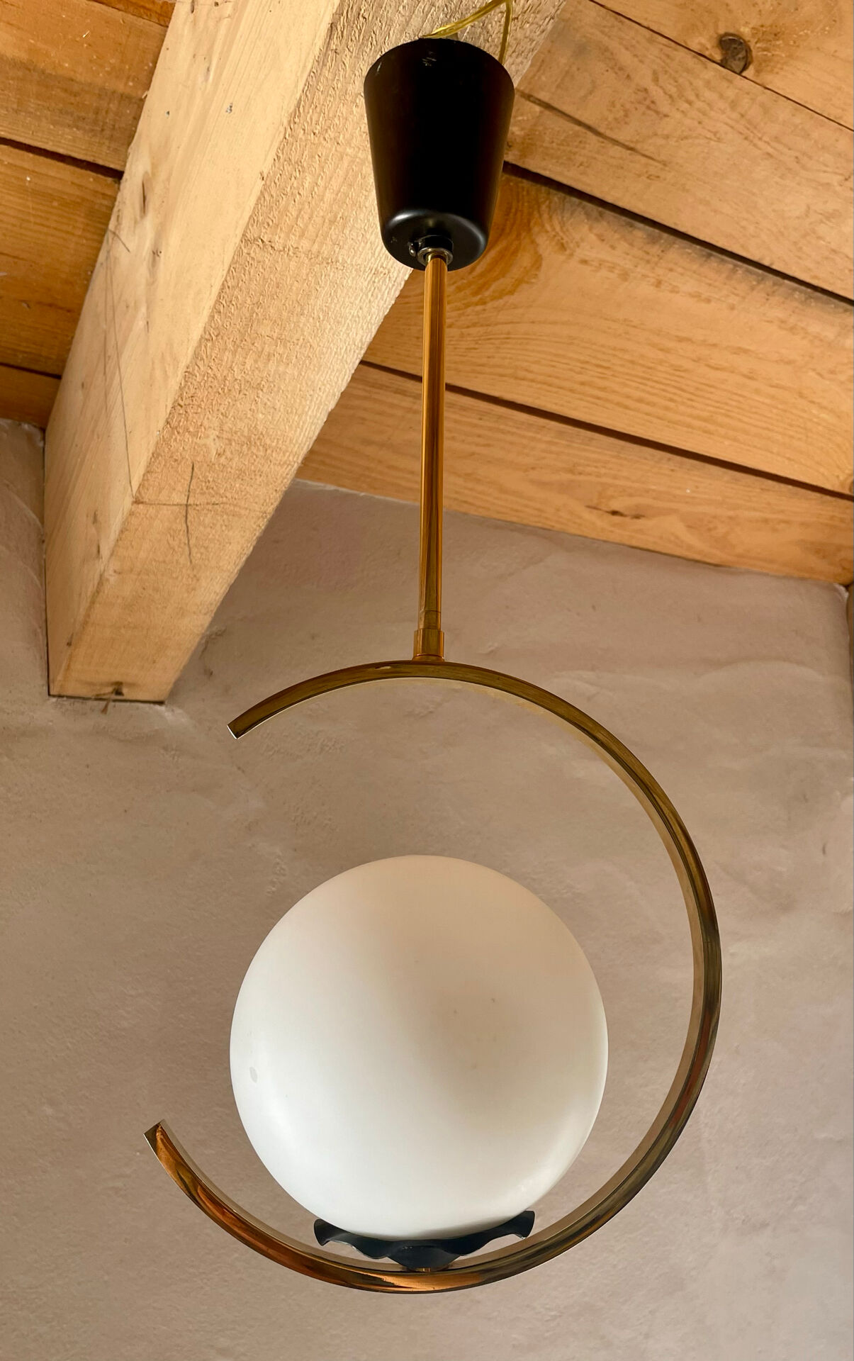 Suspension mid-century laiton et verre opalin
