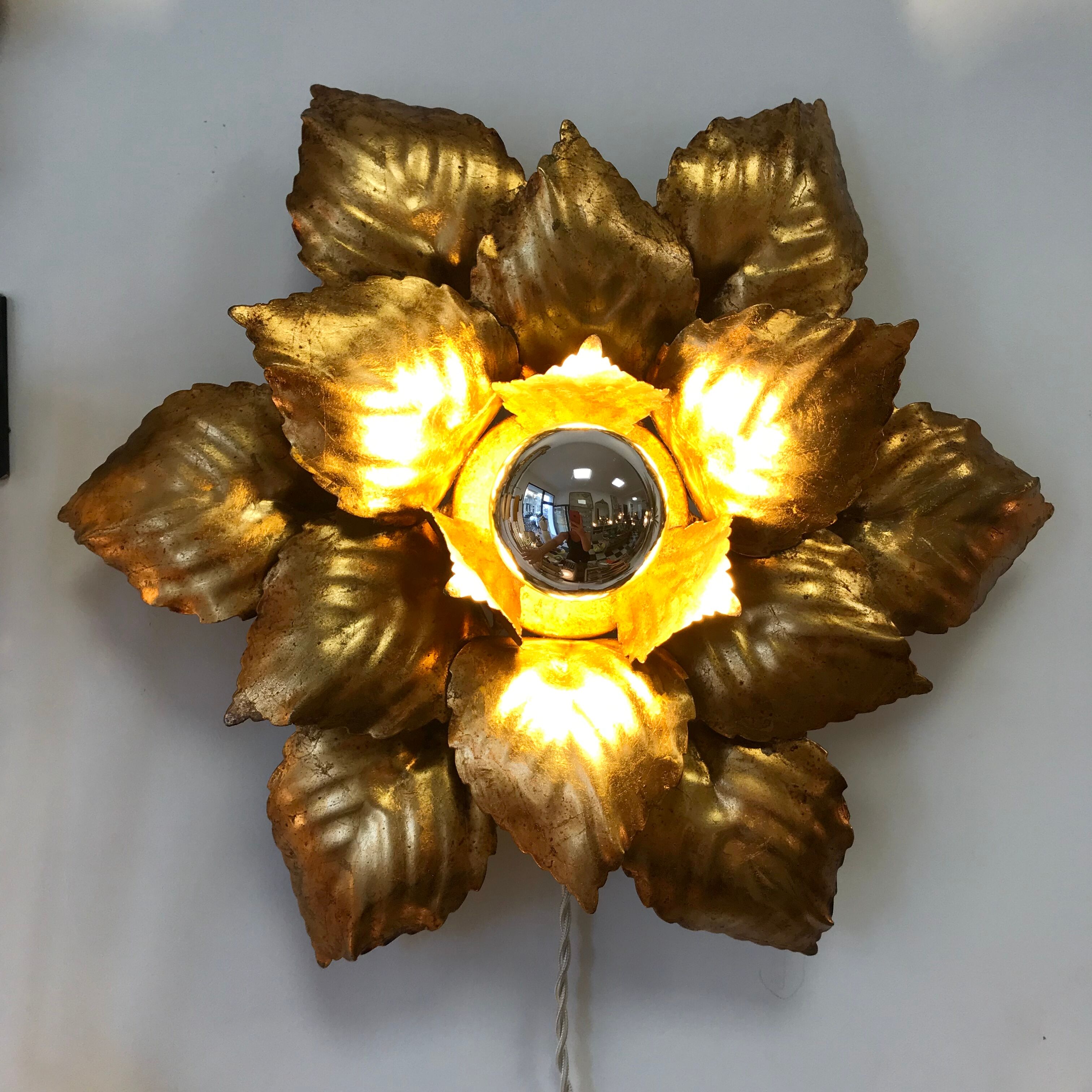 Wall light golden metal flower to leaf