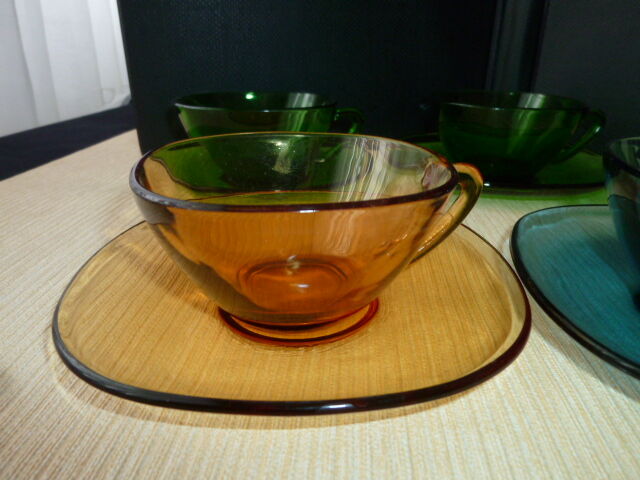 Set of 5 vintage coffee cups made of tempered glass