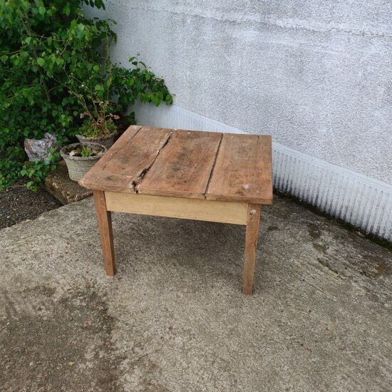 Coffee farmhouse table
