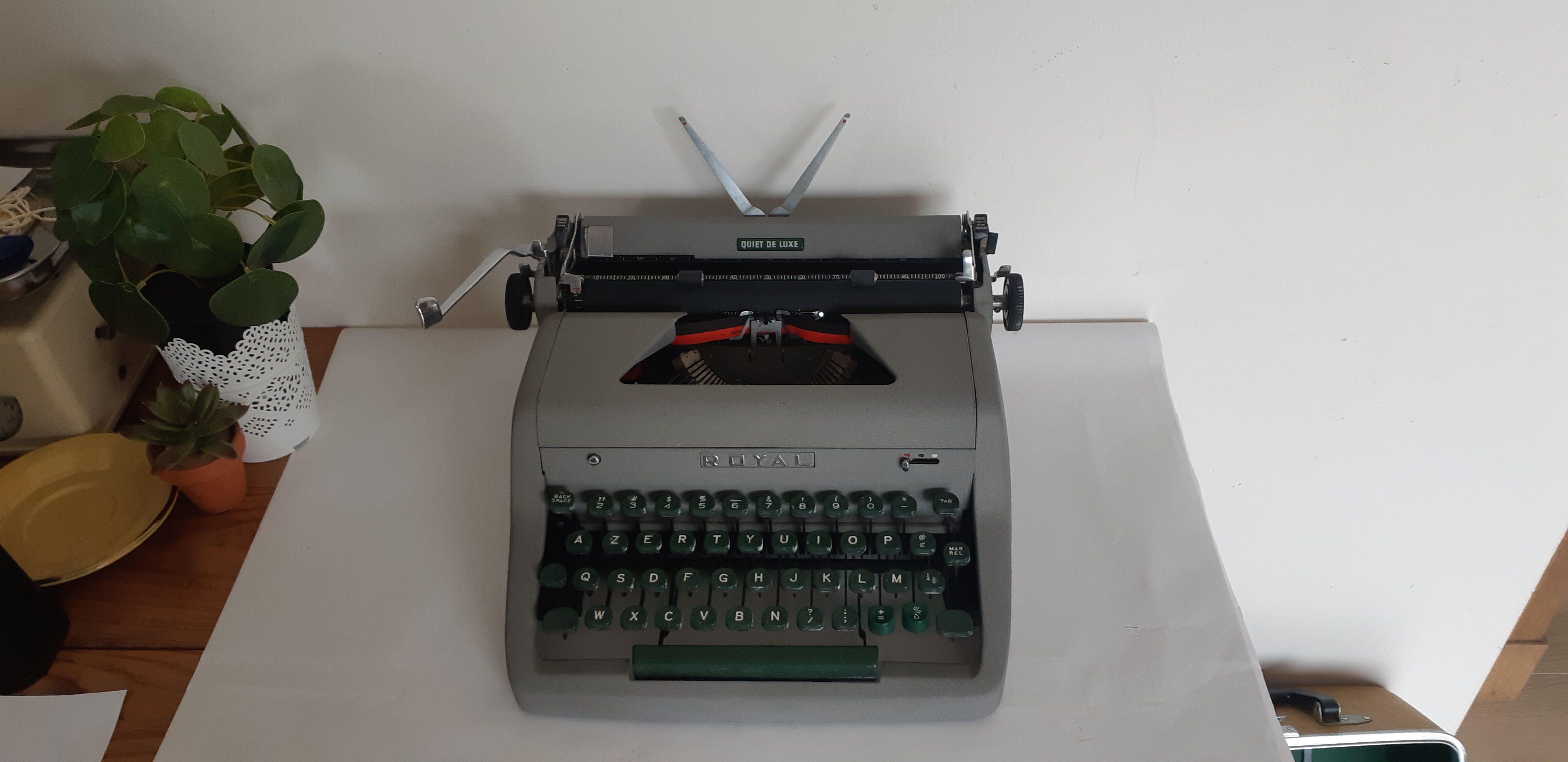 Functional portable typewriter , Royal