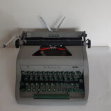 Functional portable typewriter , Royal