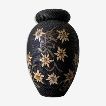 Vase en bois motif fleurs
