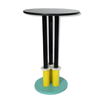 Memphis side table of 80s Italian marble design